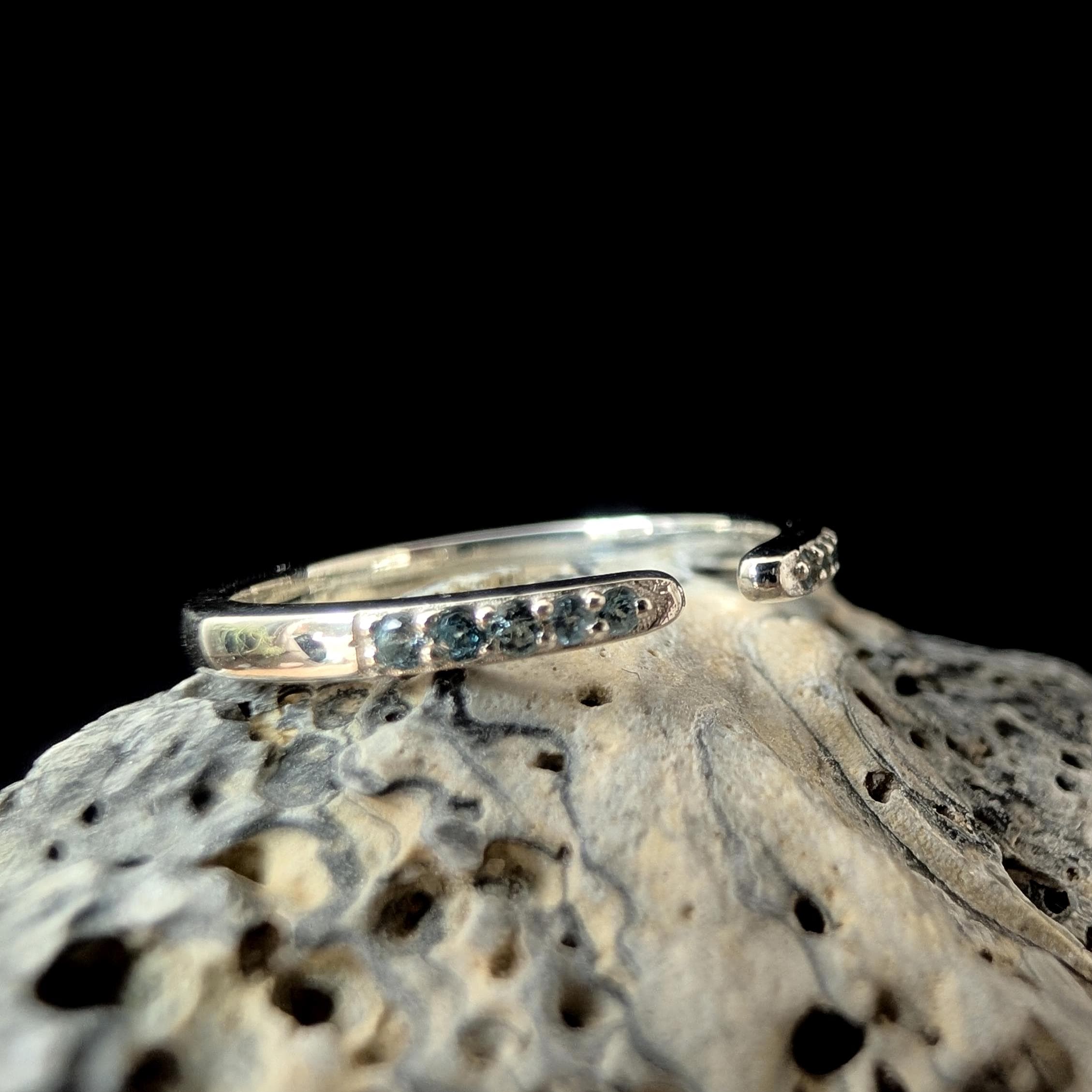 Blue topaz minimalist ring with gap | 925 Sterling Silver