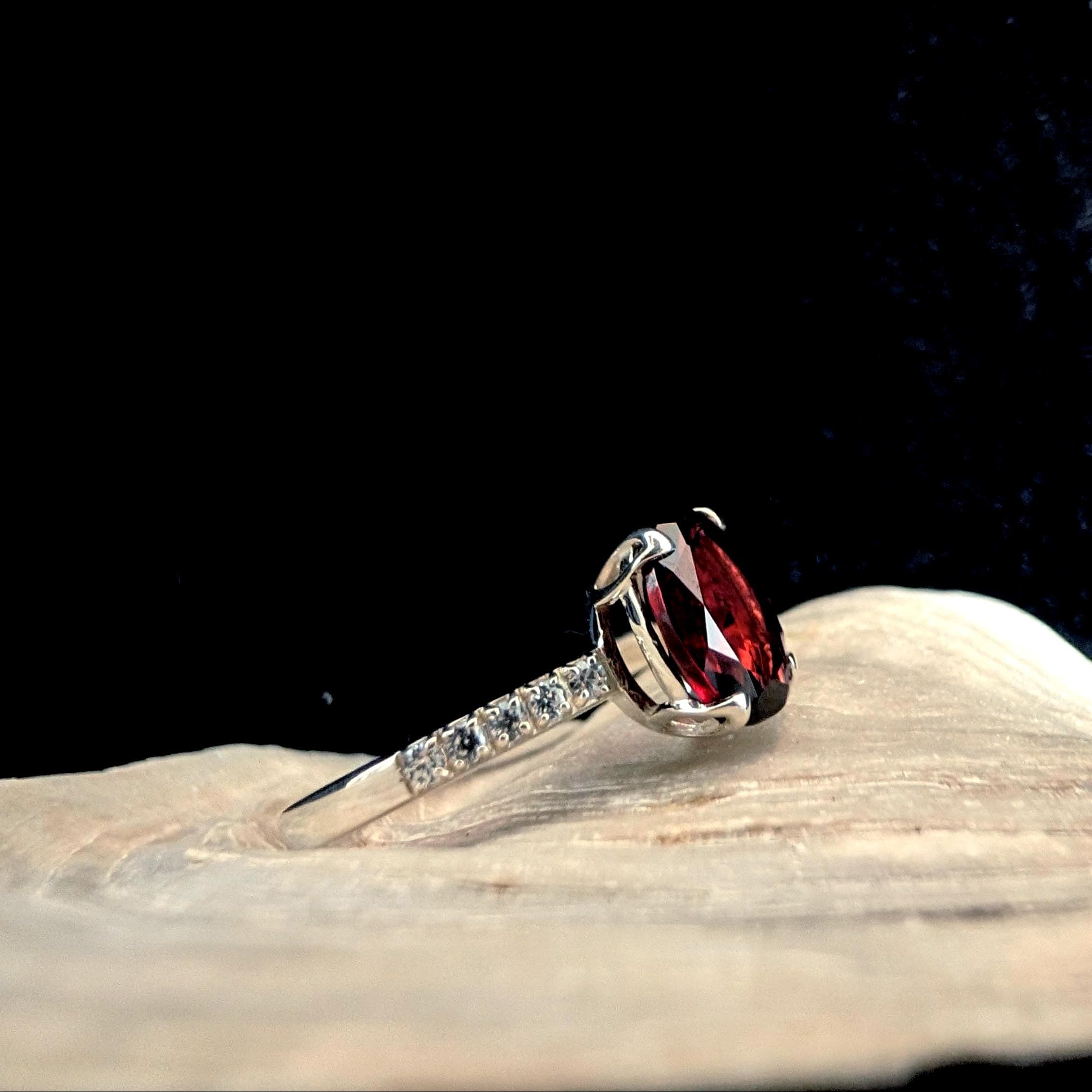 Large natural garnet and white topaz ring | 925 Sterling Silver