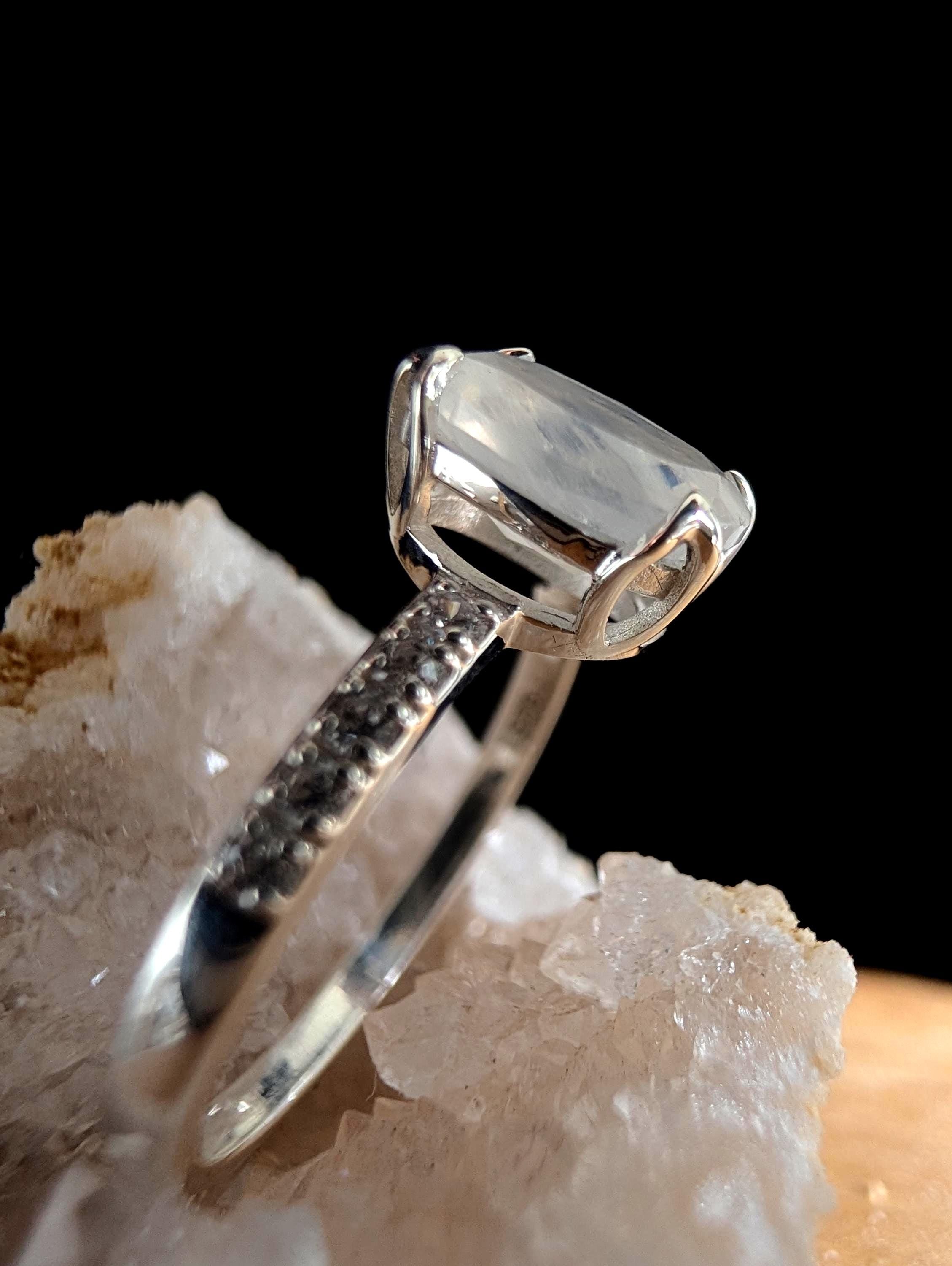 Large natural rainbow moonstone & white topaz ring | 925 Sterling Silver