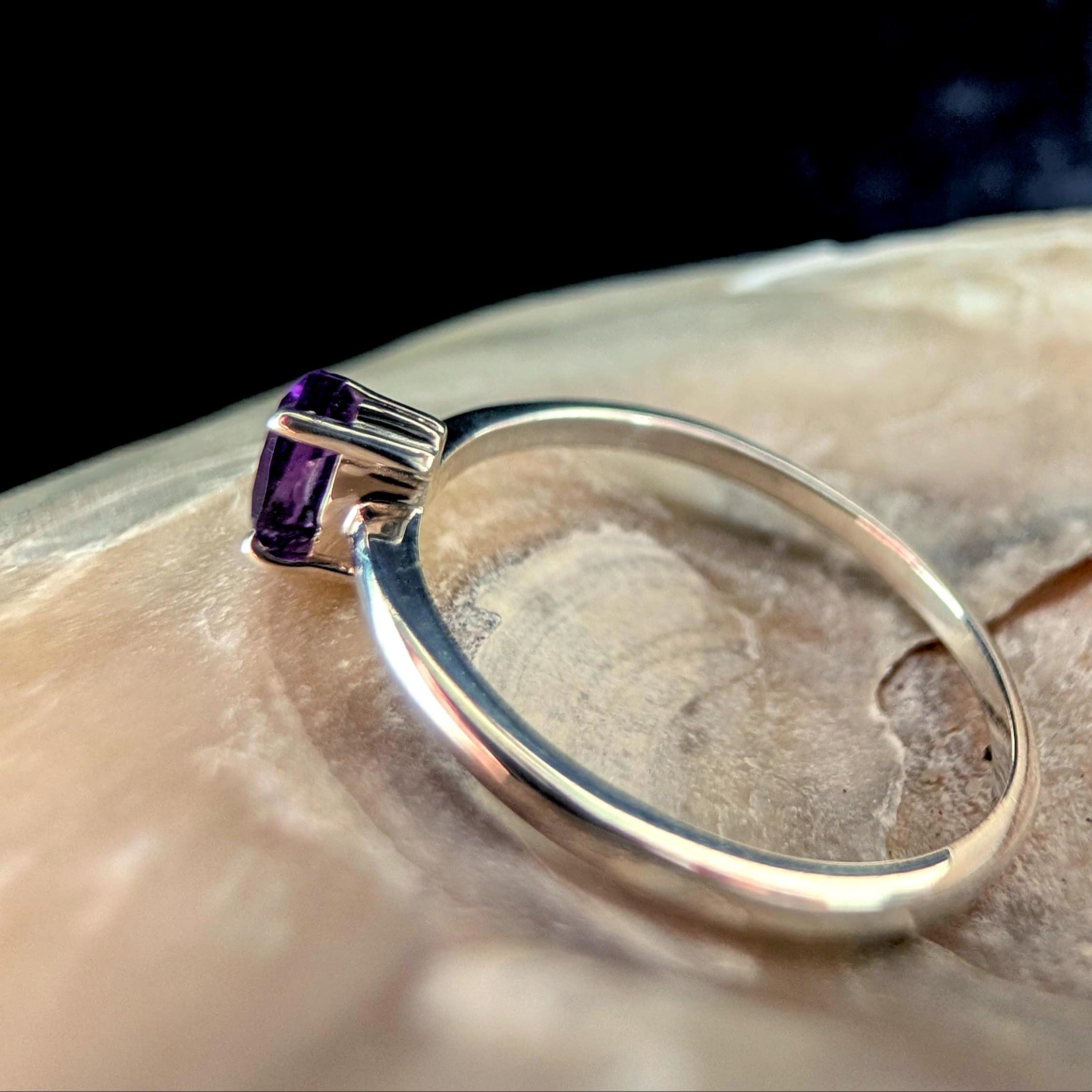 Minimalist natural amethyst ring | 925 Sterling Silver