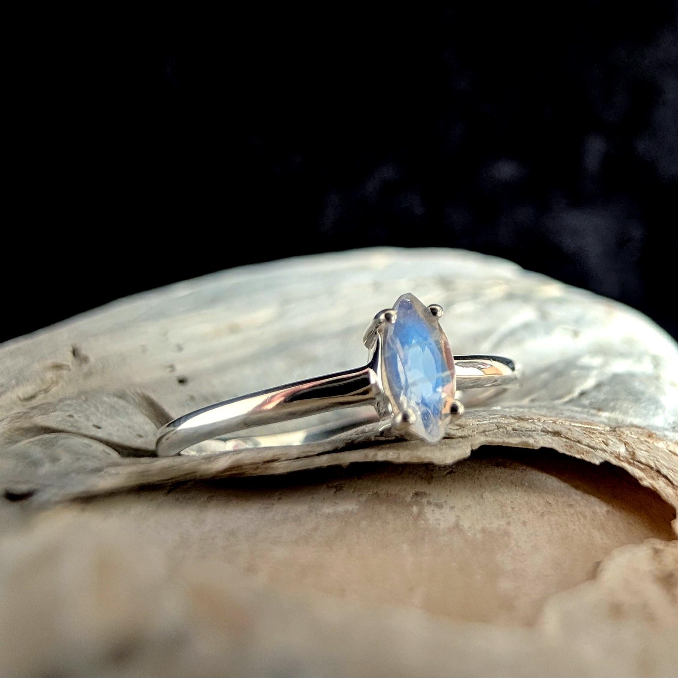 Natural rainbow moonstone minimalist ring | 925 sterling silver