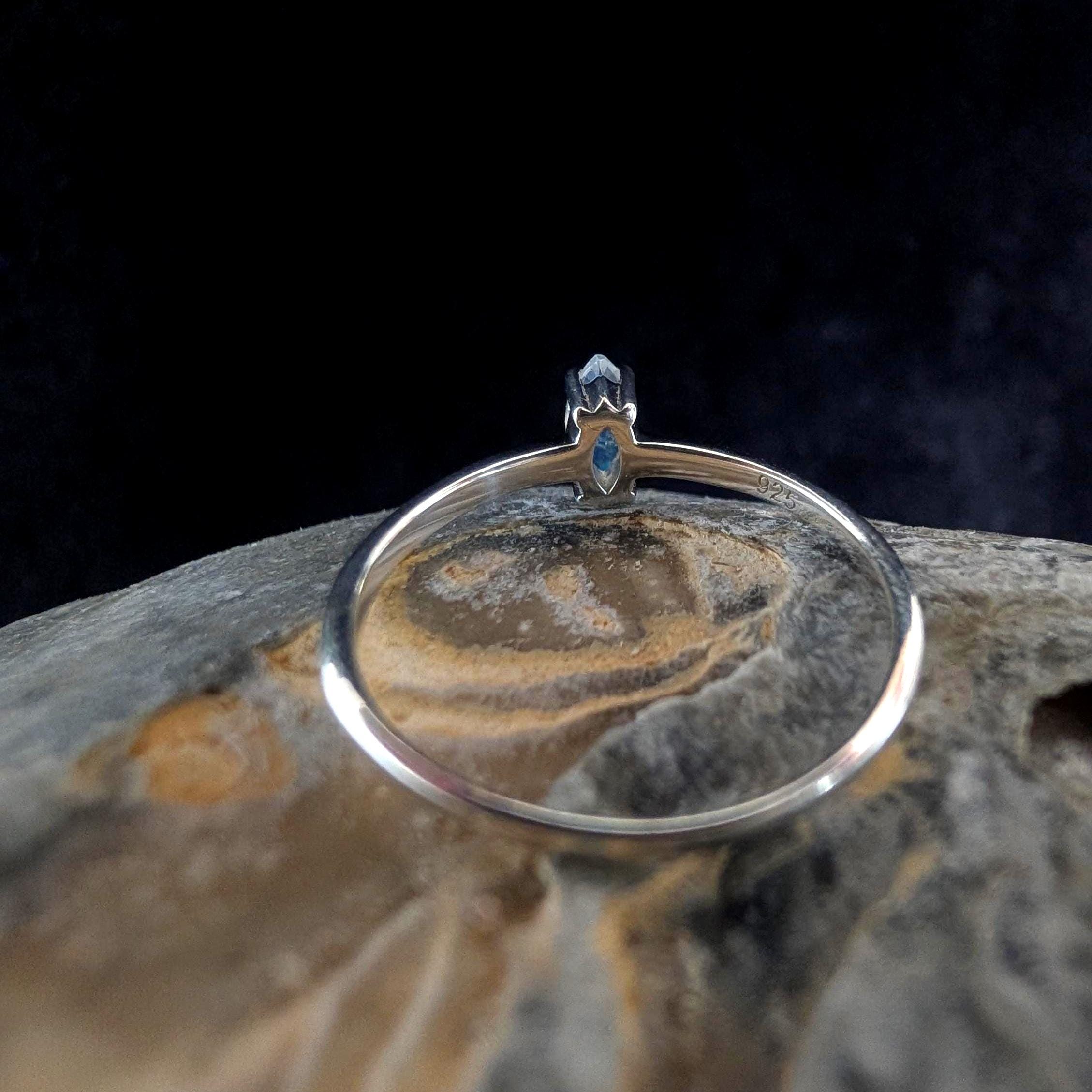 Natural rainbow moonstone minimalist ring | 925 sterling silver