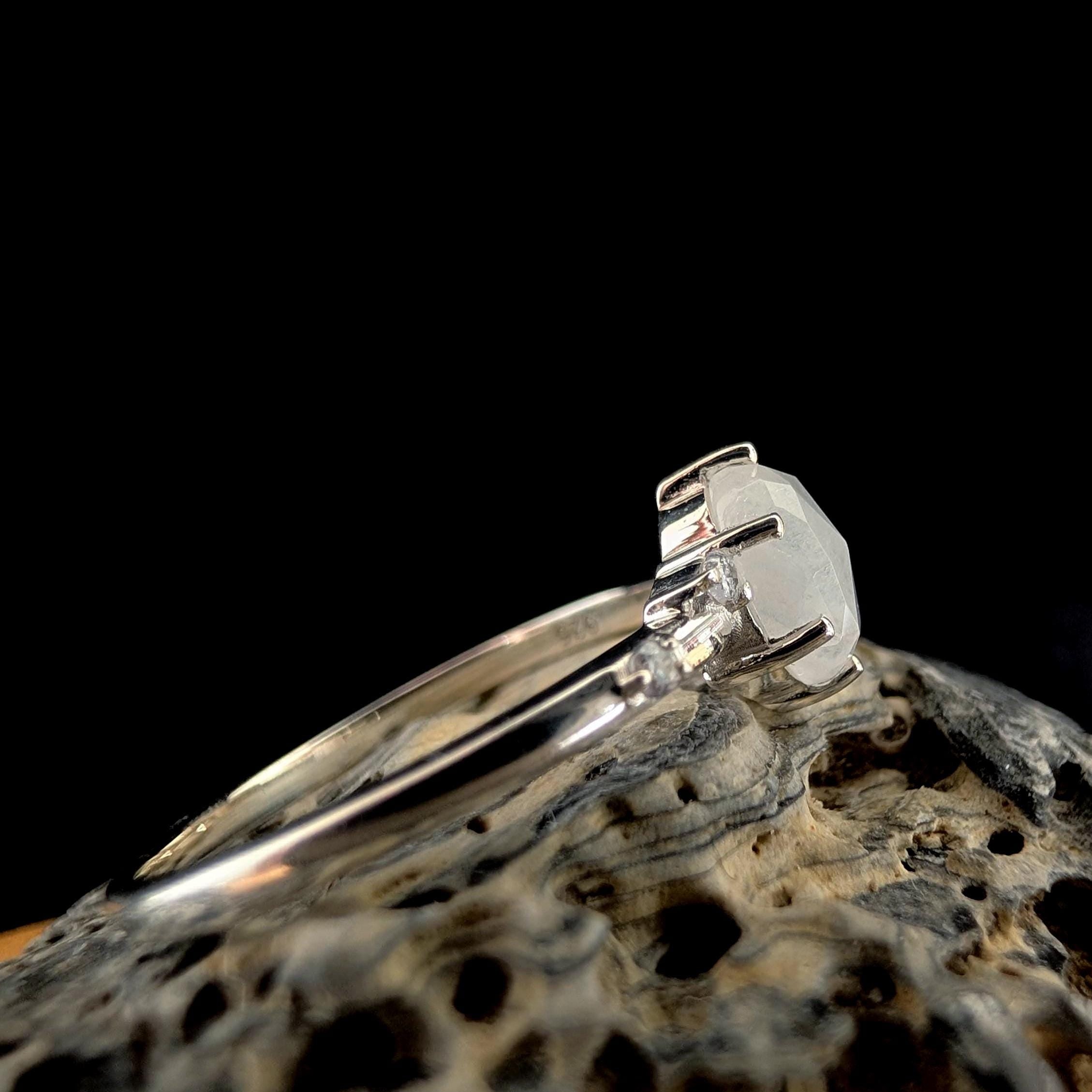 Oval rainbow moonstone and white topaz ring | 925 Sterling Silver