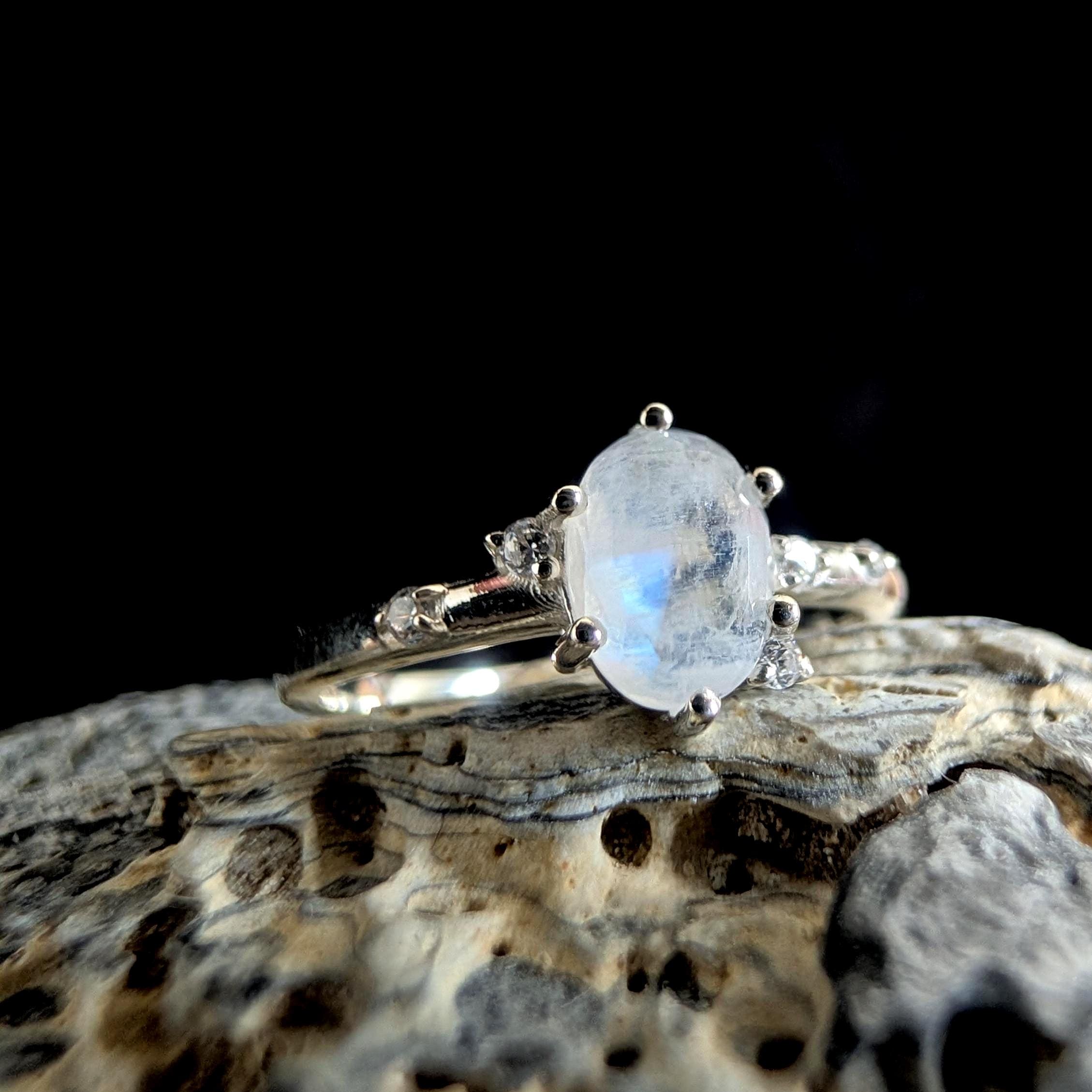 Oval rainbow moonstone and white topaz ring | 925 Sterling Silver