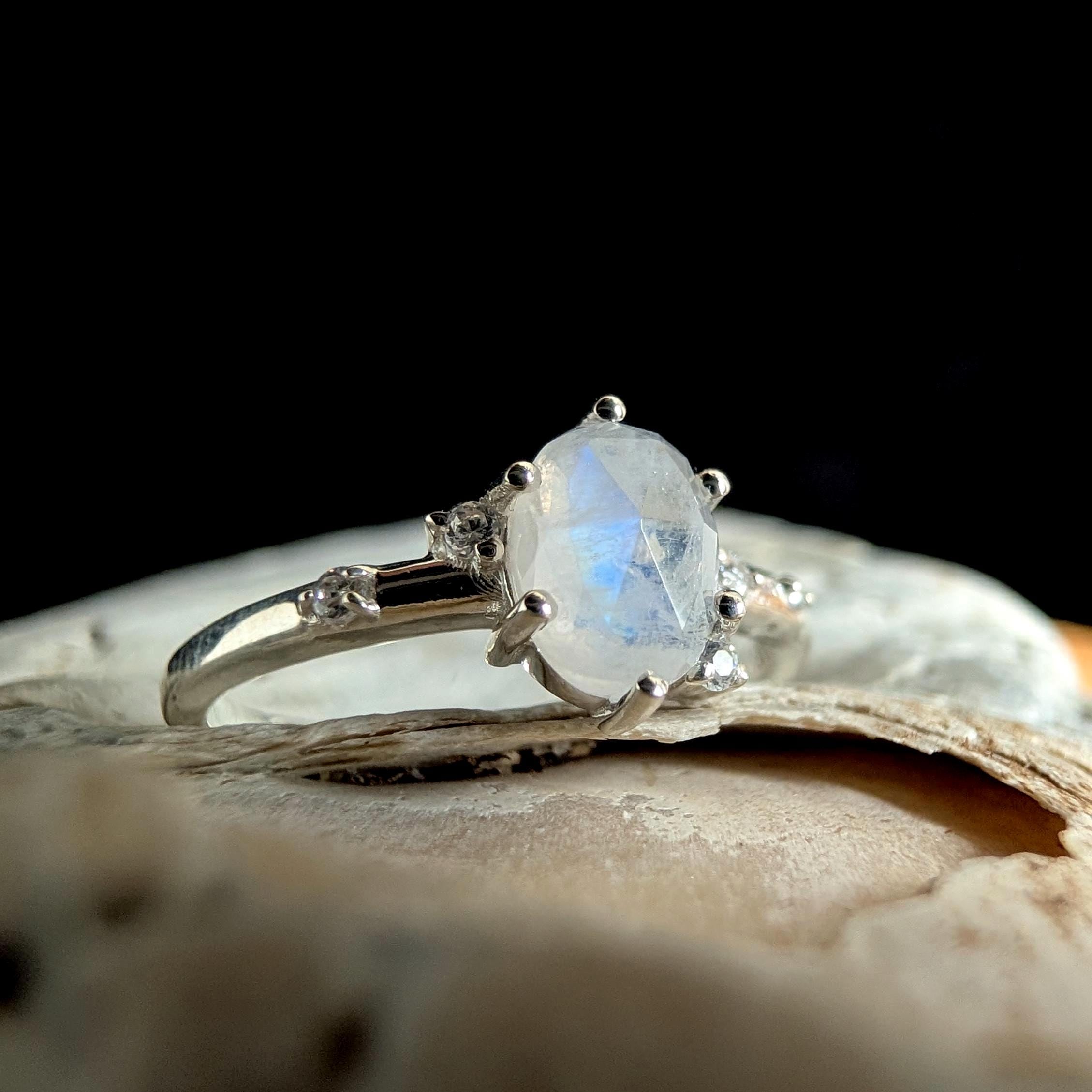 Oval rainbow moonstone and white topaz ring | 925 Sterling Silver