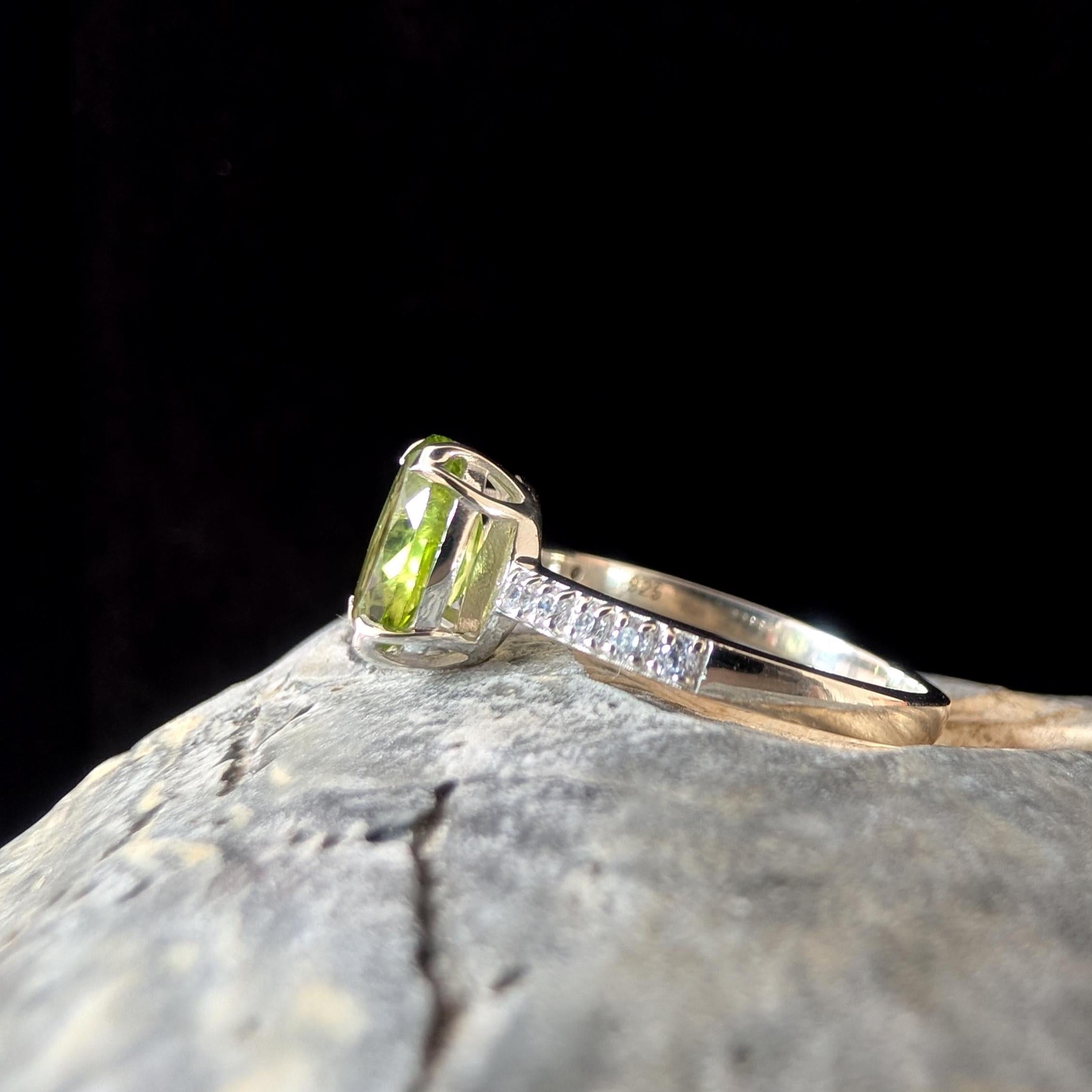August birthstone peridot ring | 925 Sterling Silver