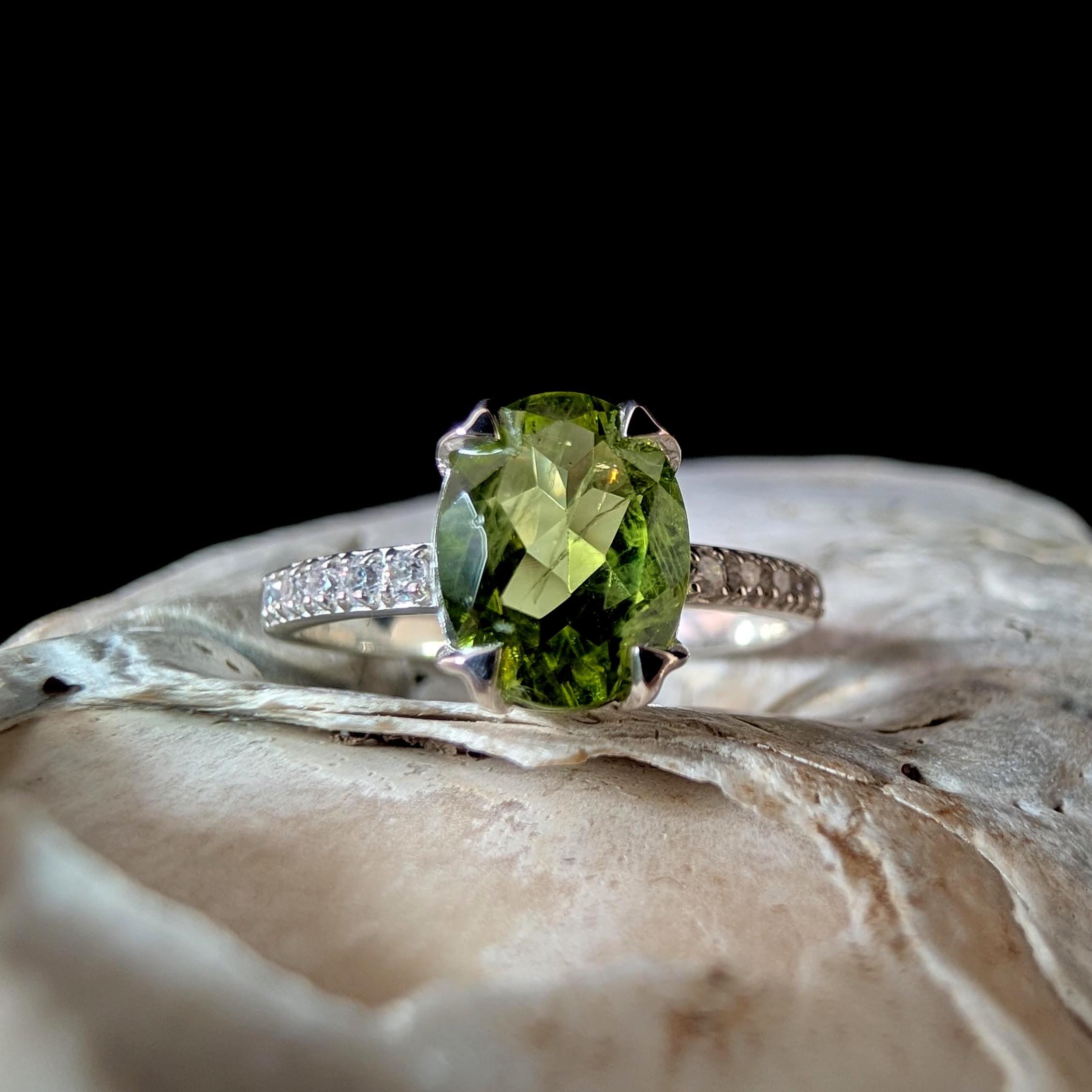 August birthstone peridot ring | 925 Sterling Silver