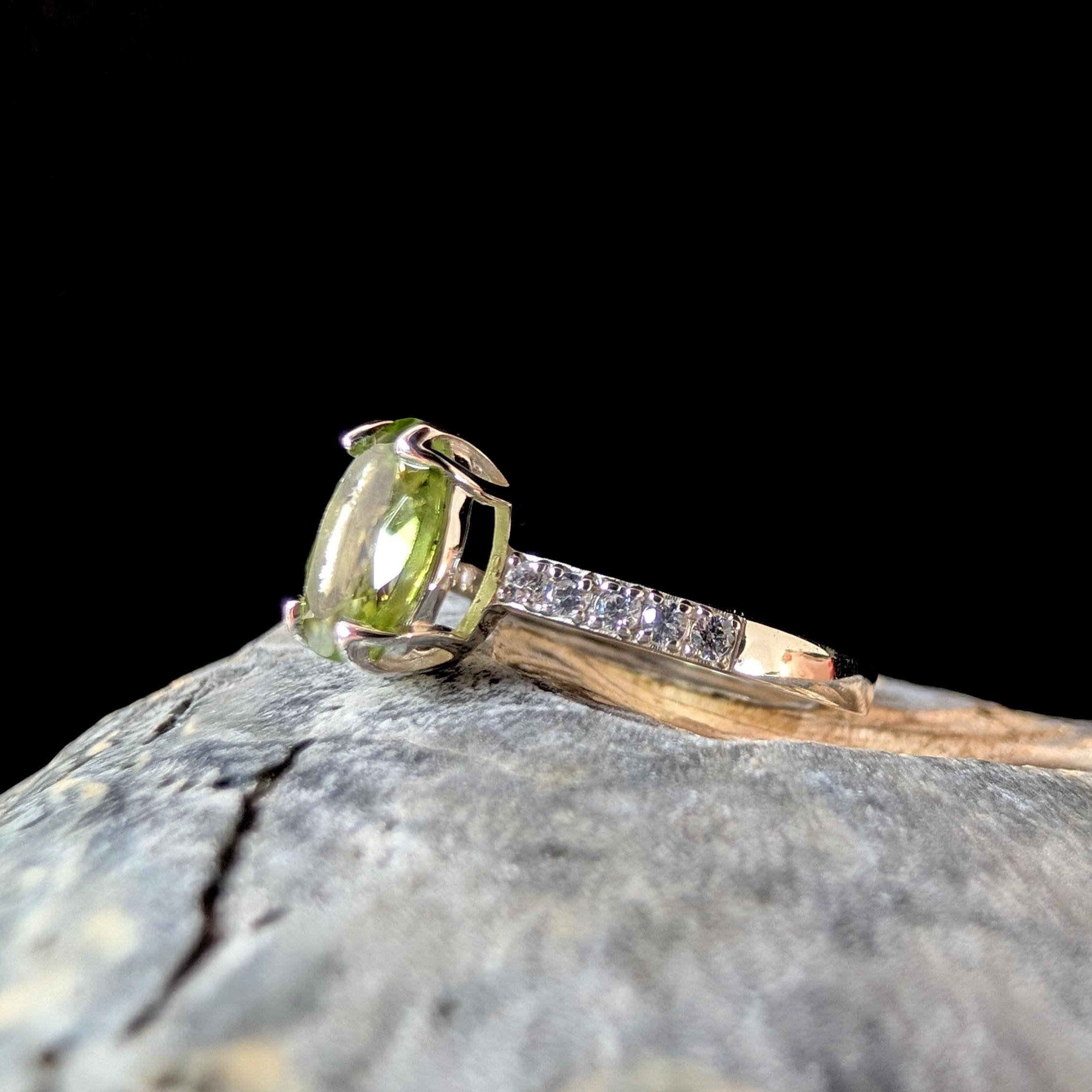 August birthstone peridot ring | 925 Sterling Silver