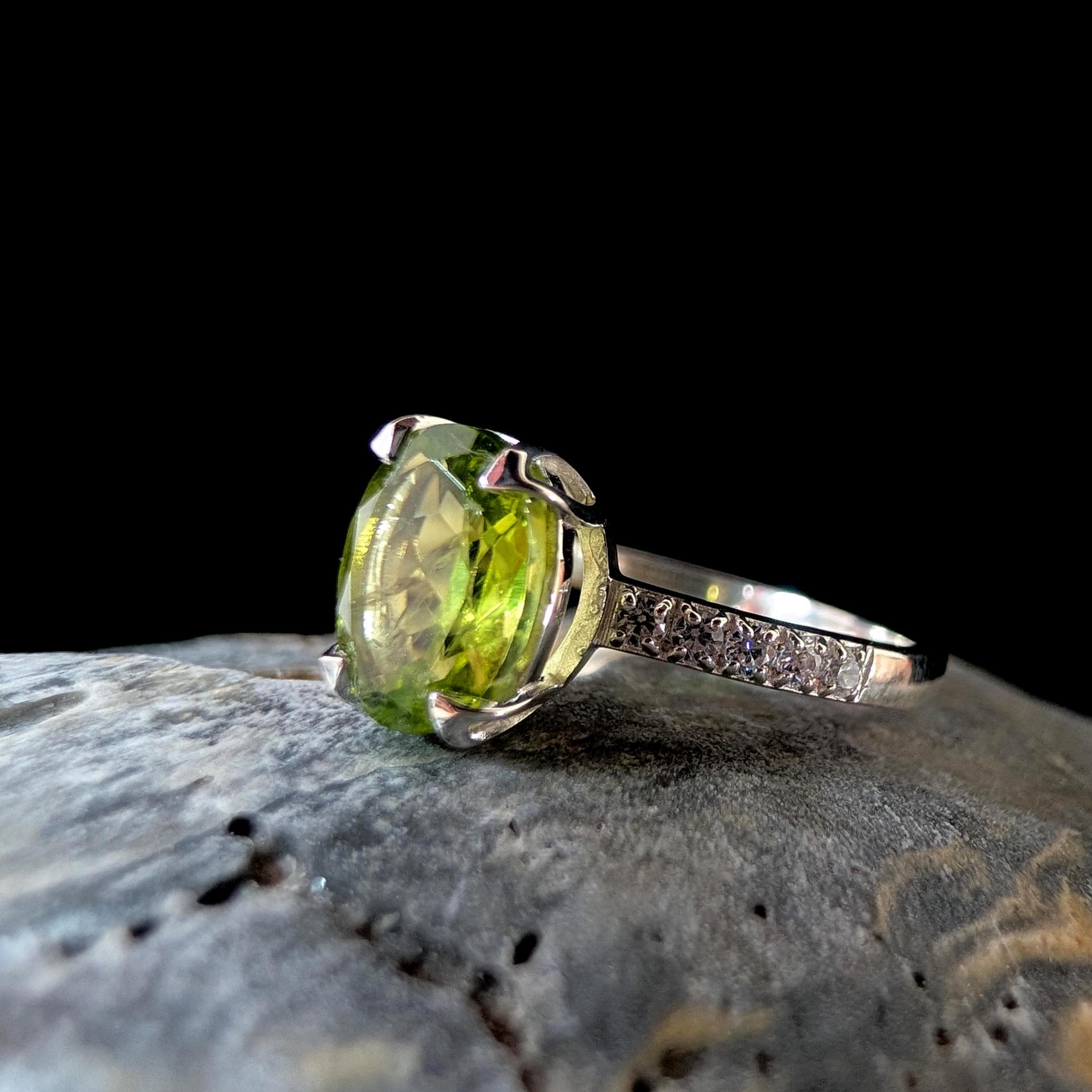 August birthstone peridot ring | 925 Sterling Silver