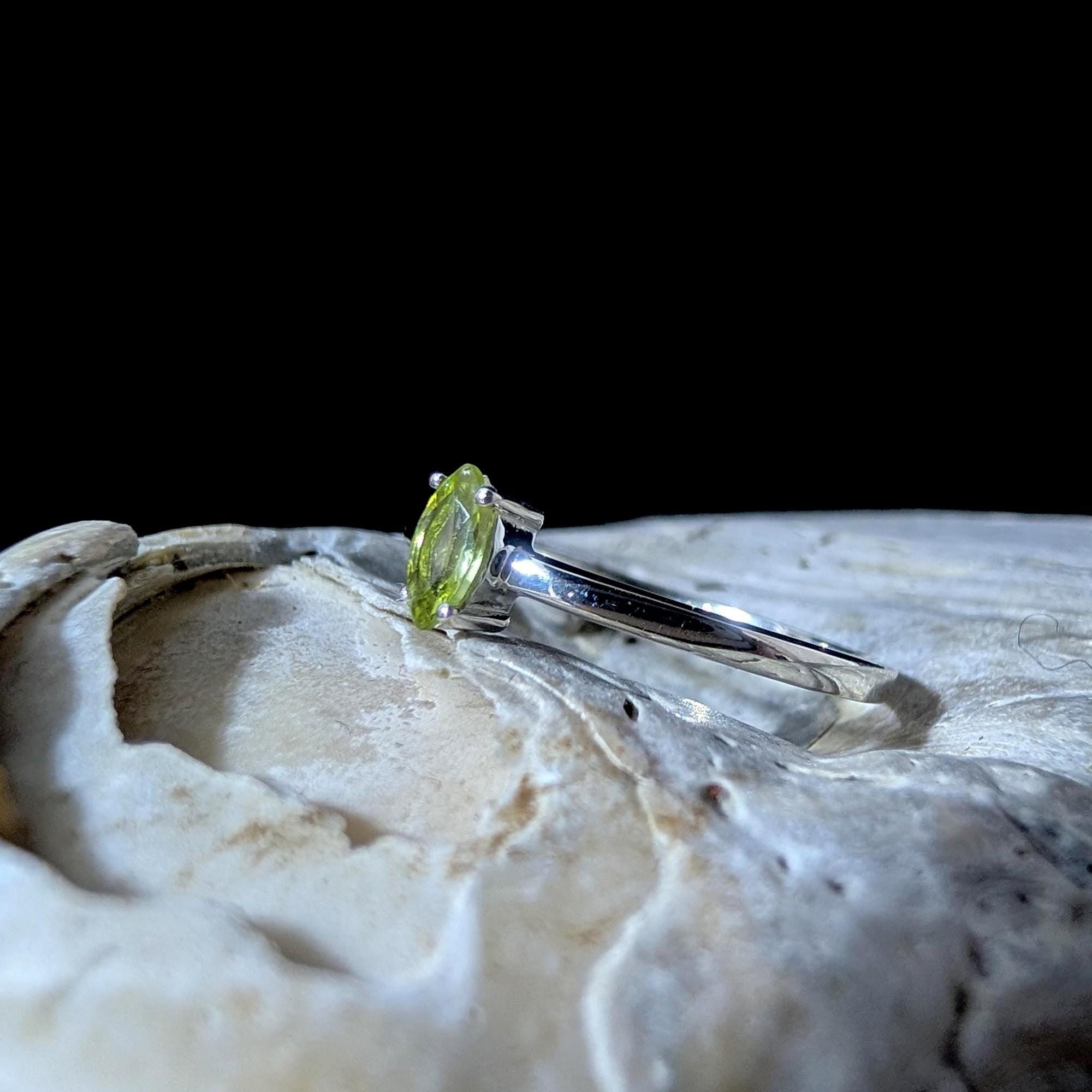 Minimalist peridot stacking ring | 925 Sterling Silver