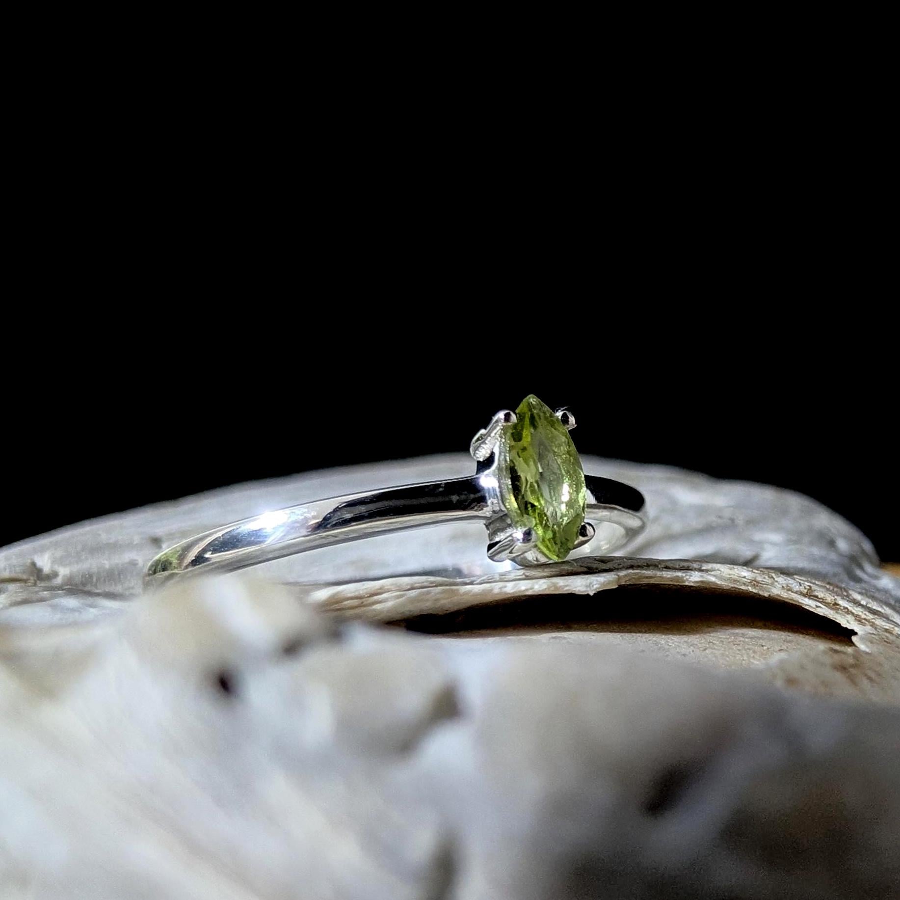 Minimalist peridot stacking ring | 925 Sterling Silver