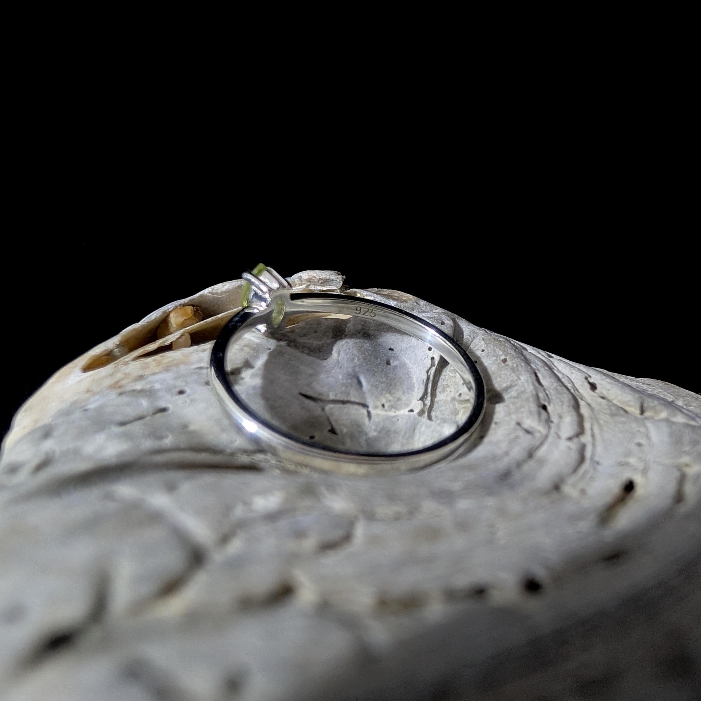 Minimalist peridot stacking ring | 925 Sterling Silver