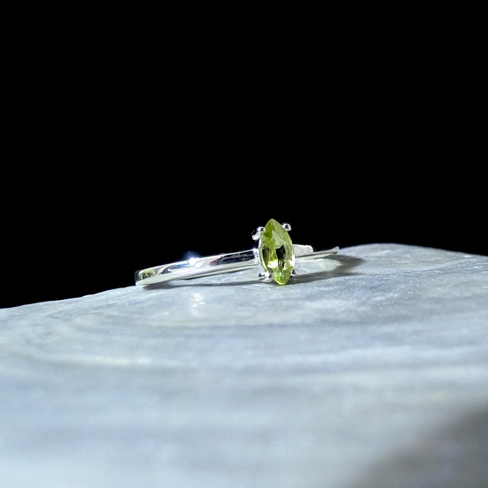 Minimalist peridot stacking ring | 925 Sterling Silver