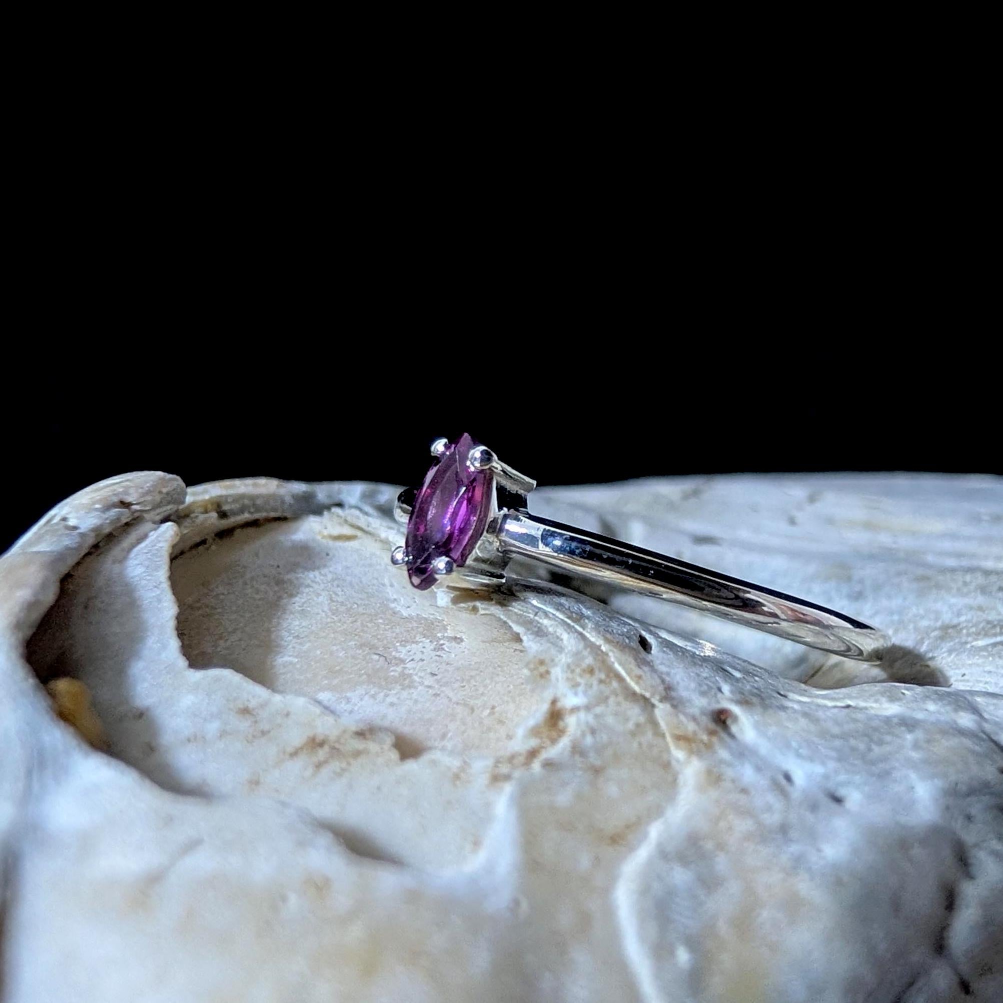 Minimalist rhodolite garnet ring | 925 Sterling Silver
