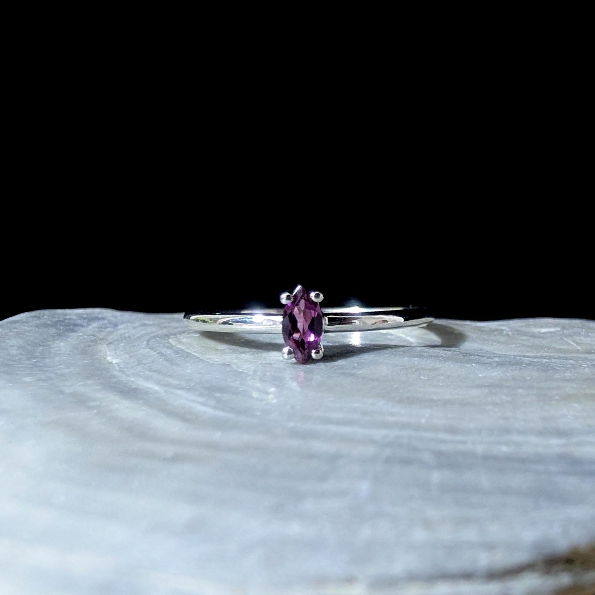 Minimalist rhodolite garnet ring | 925 Sterling Silver