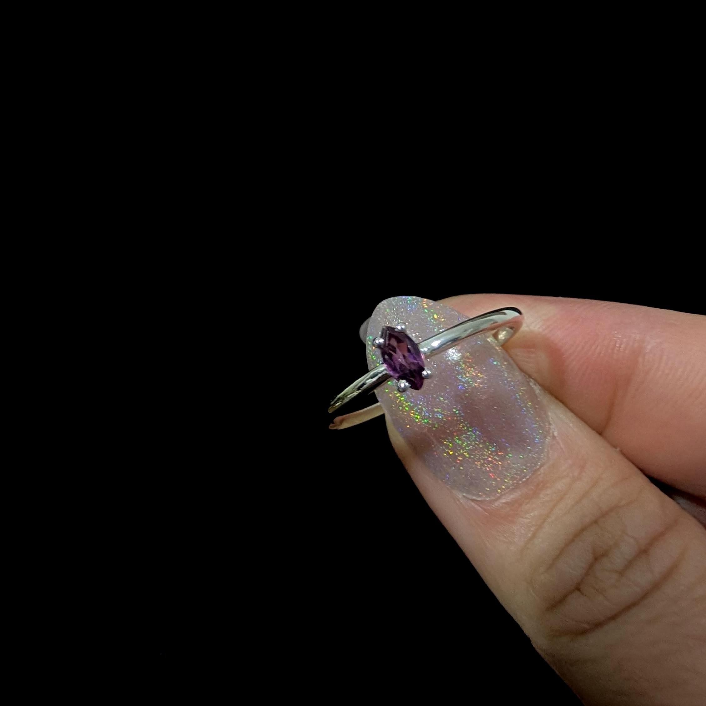 Minimalist rhodolite garnet ring | 925 Sterling Silver