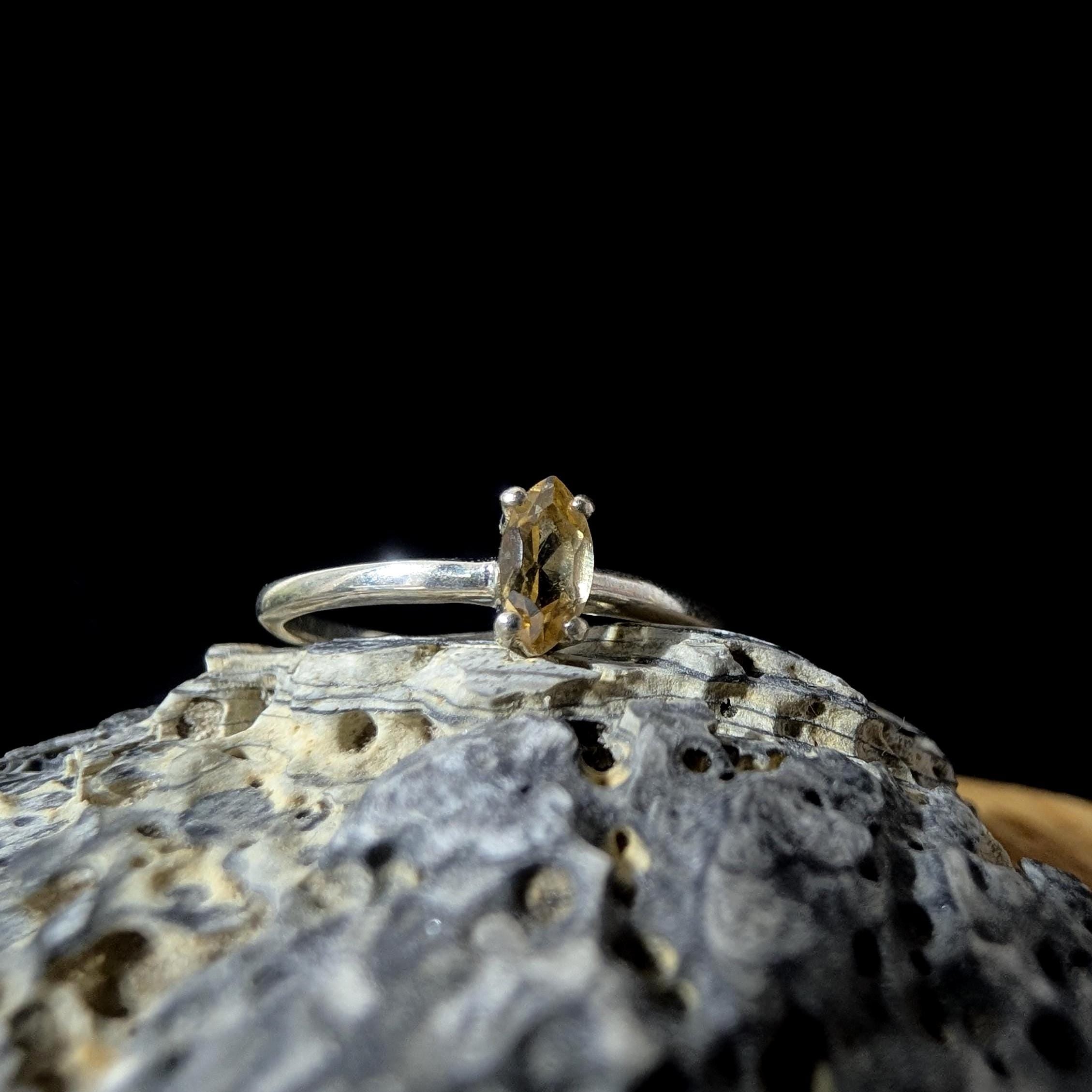 Minimalist natural citrine ring | 925 Sterling Silver
