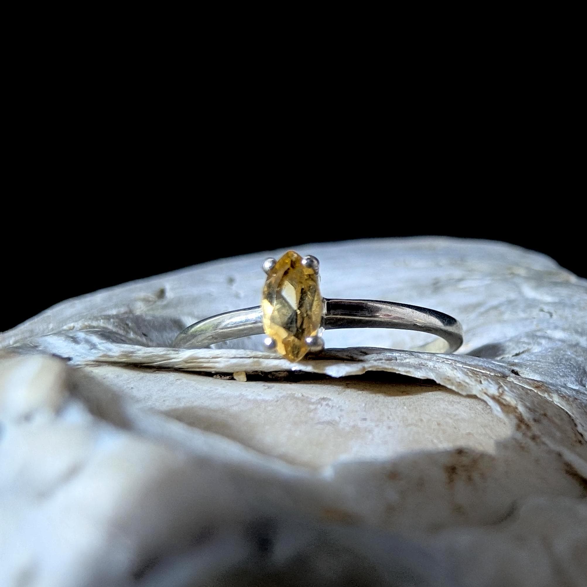 Minimalist natural citrine ring | 925 Sterling Silver