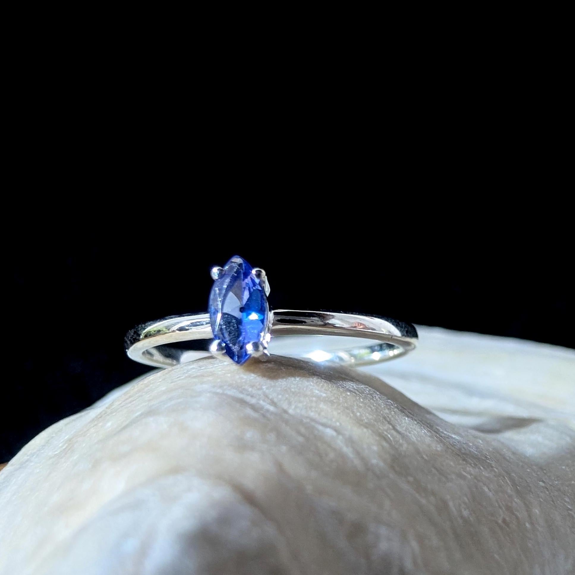 Minimalist natural tanzanite ring | 925 Sterling Silver