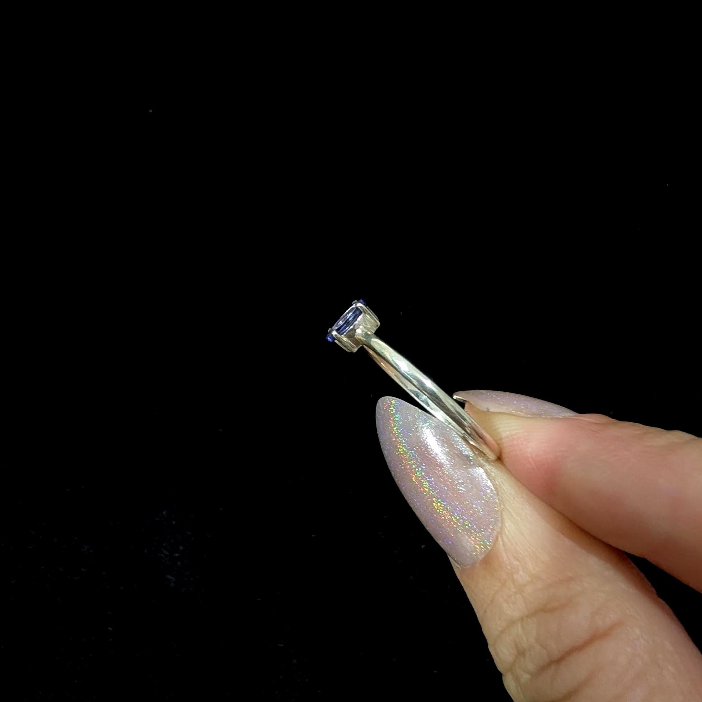 Minimalist natural tanzanite ring | 925 Sterling Silver