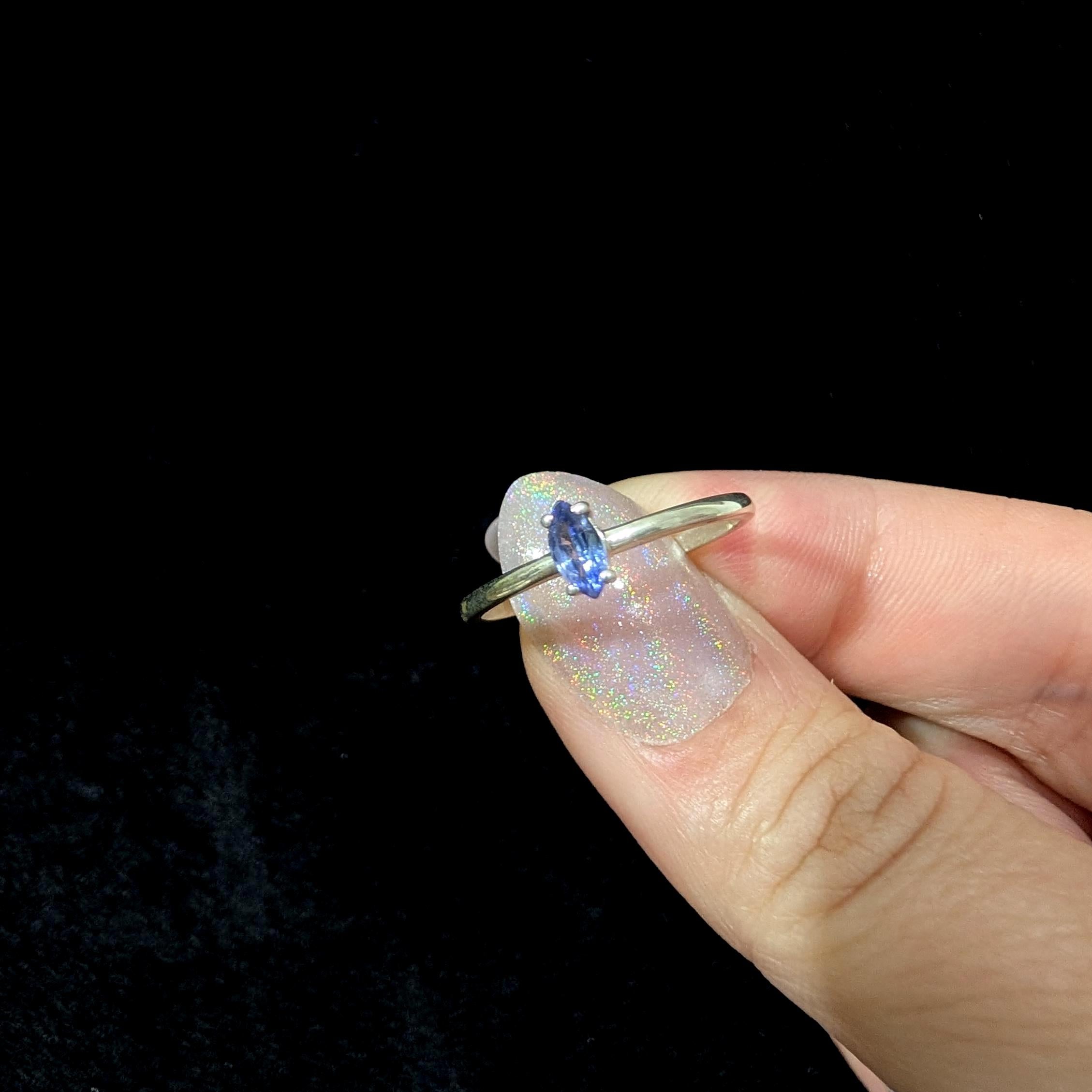 Minimalist natural tanzanite ring | 925 Sterling Silver