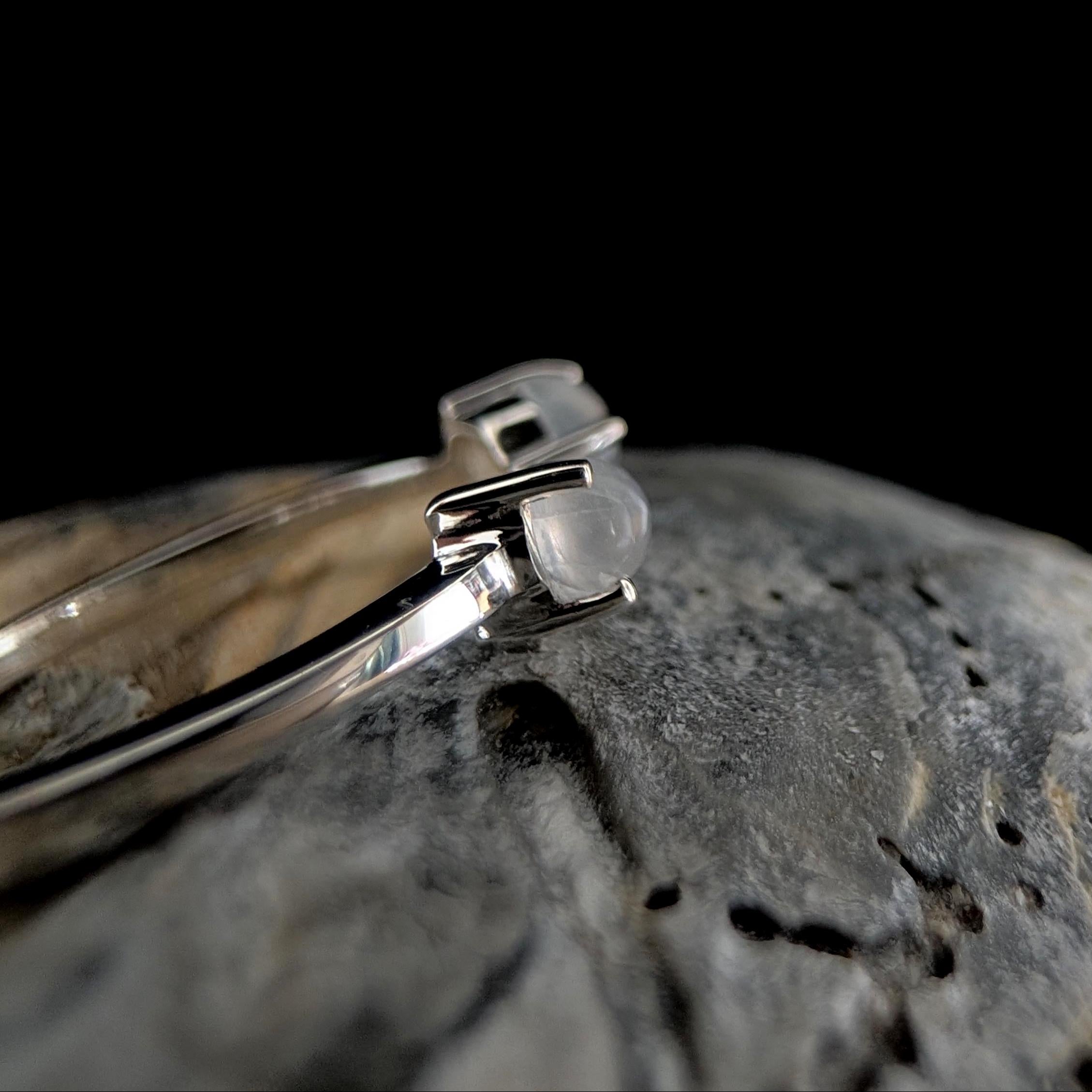 Dainty rainbow moonstone ring | 925 Sterling Silver