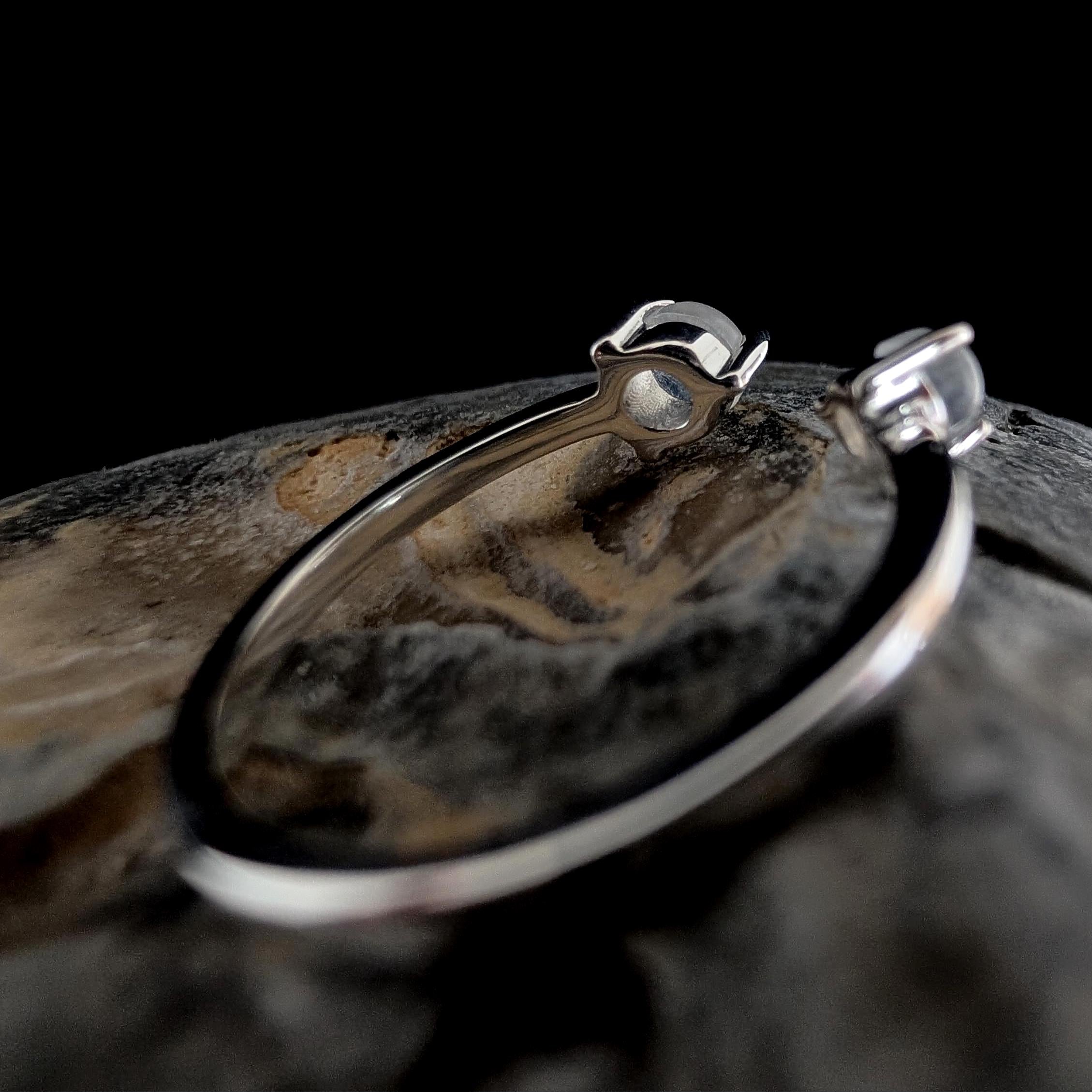 Dainty rainbow moonstone ring | 925 Sterling Silver