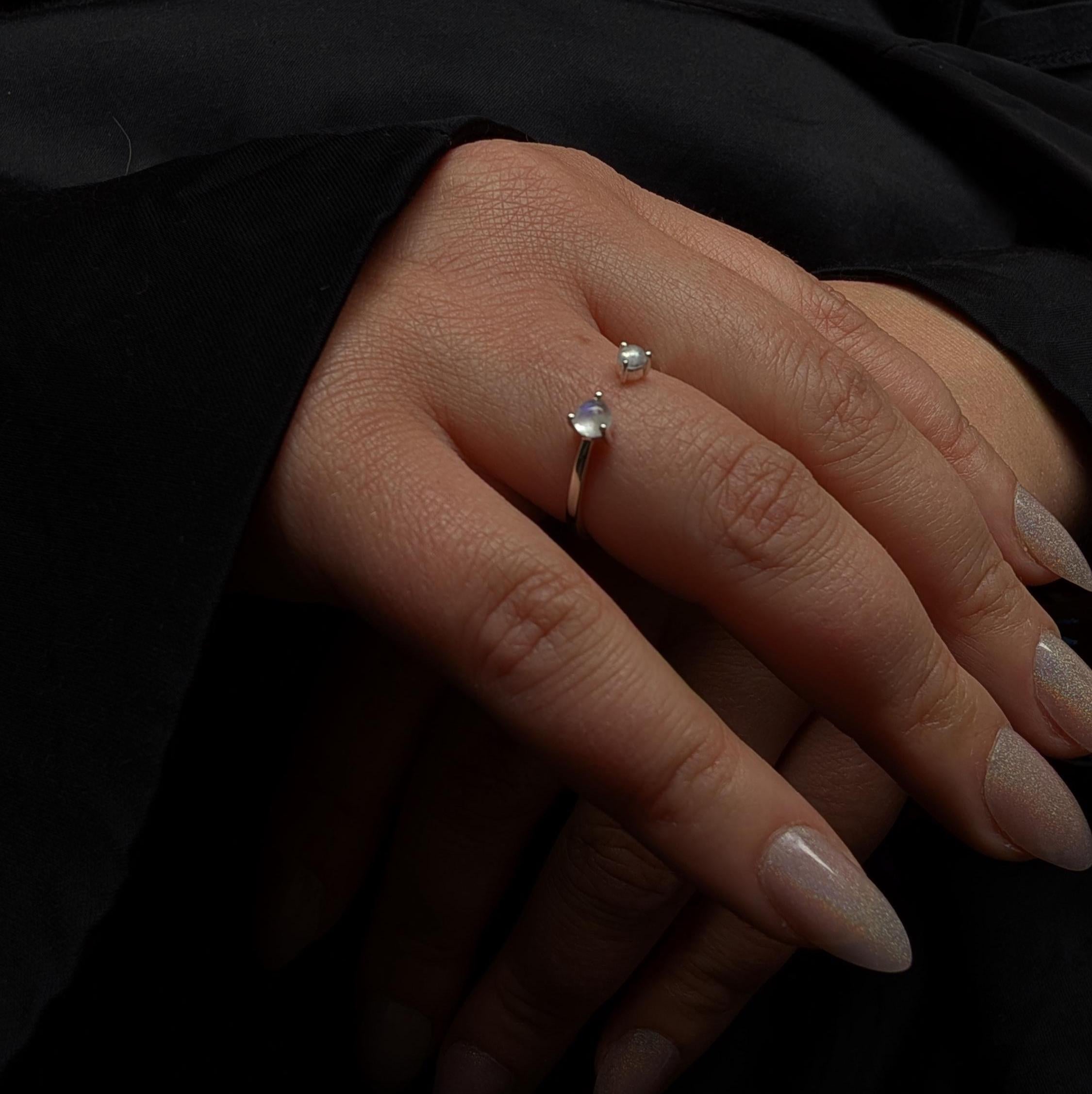 Dainty rainbow moonstone ring | 925 Sterling Silver