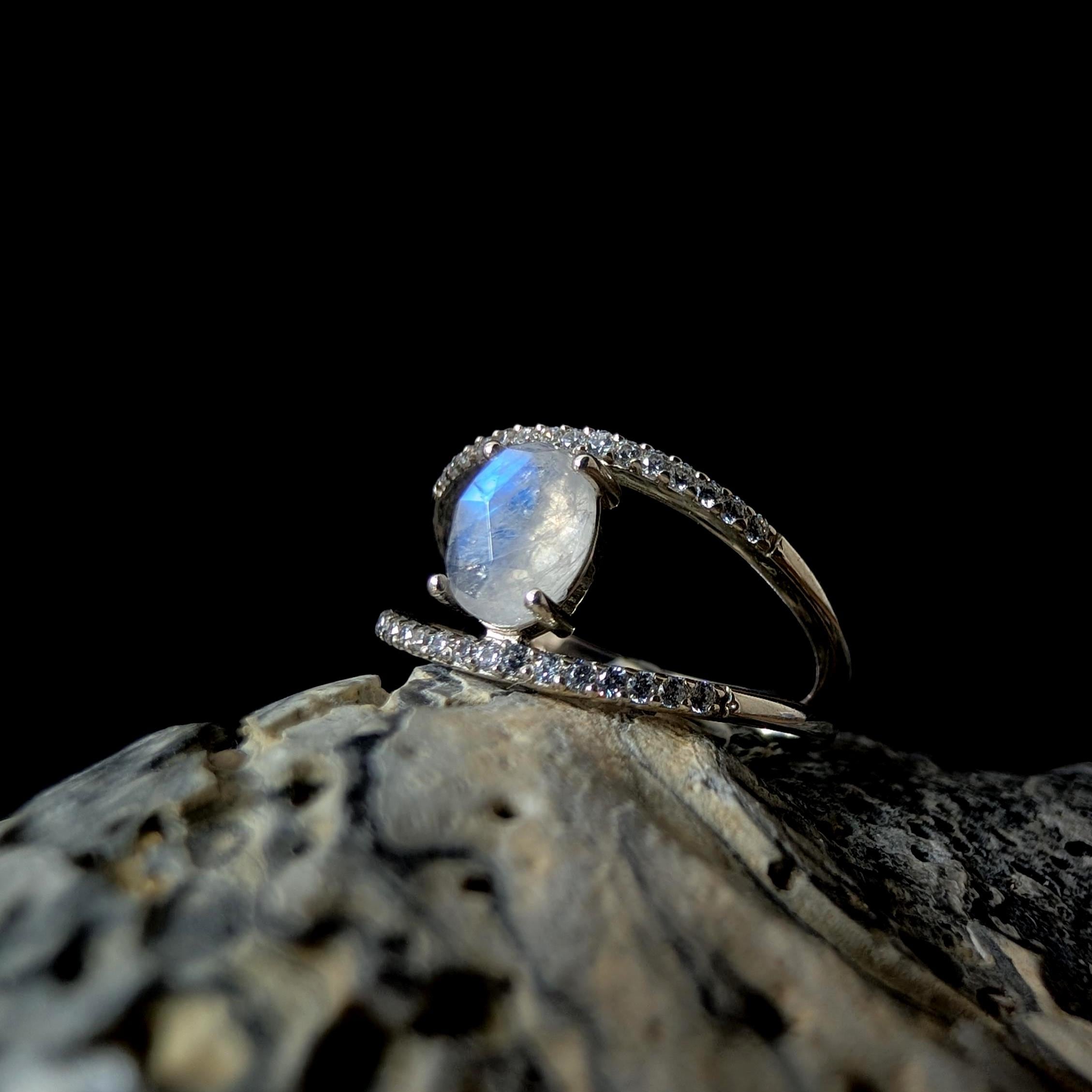 Double band rainbow moonstone & white topaz ring | 925 Sterling Silver