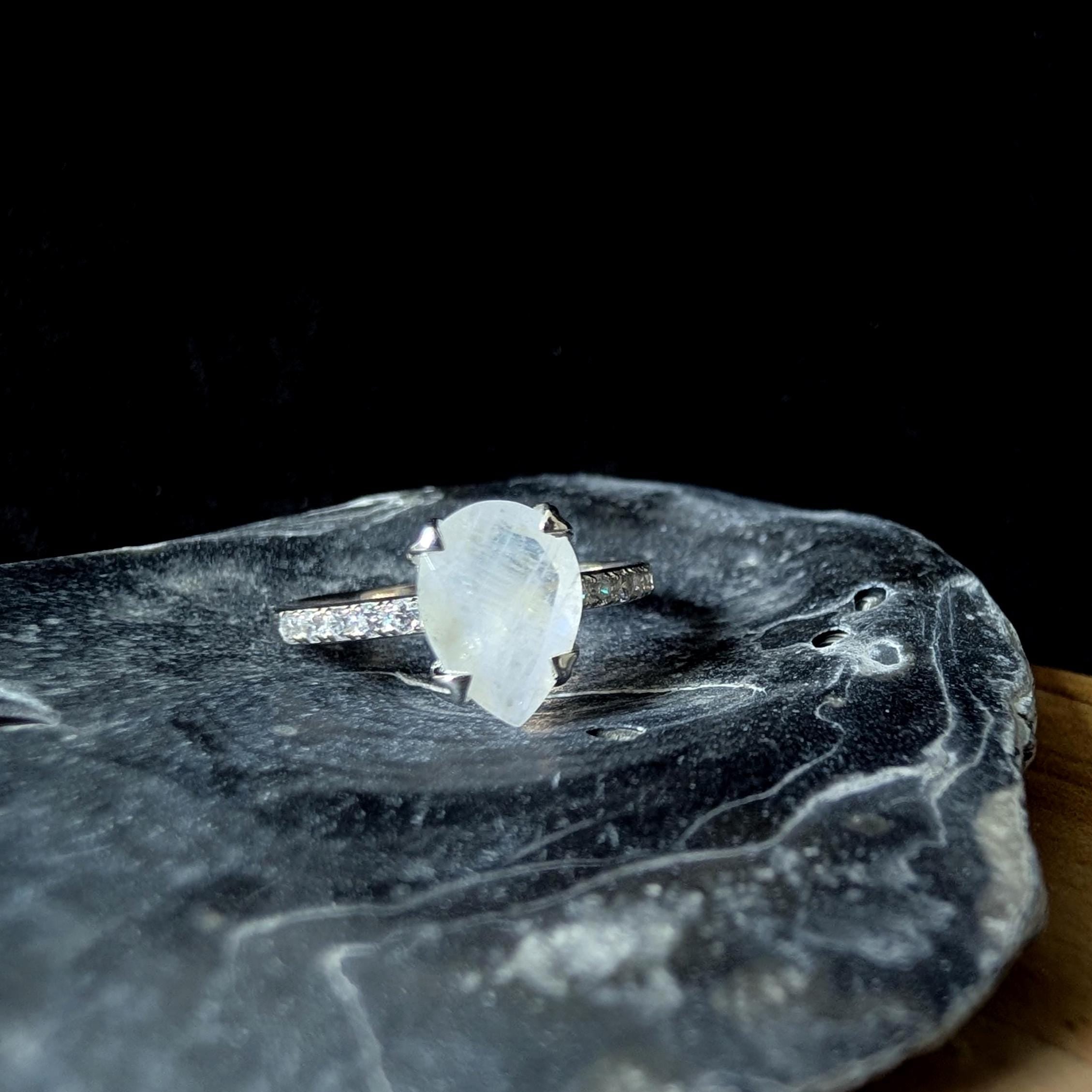 Large natural rainbow moonstone and white topaz ring | 925 Sterling Silver