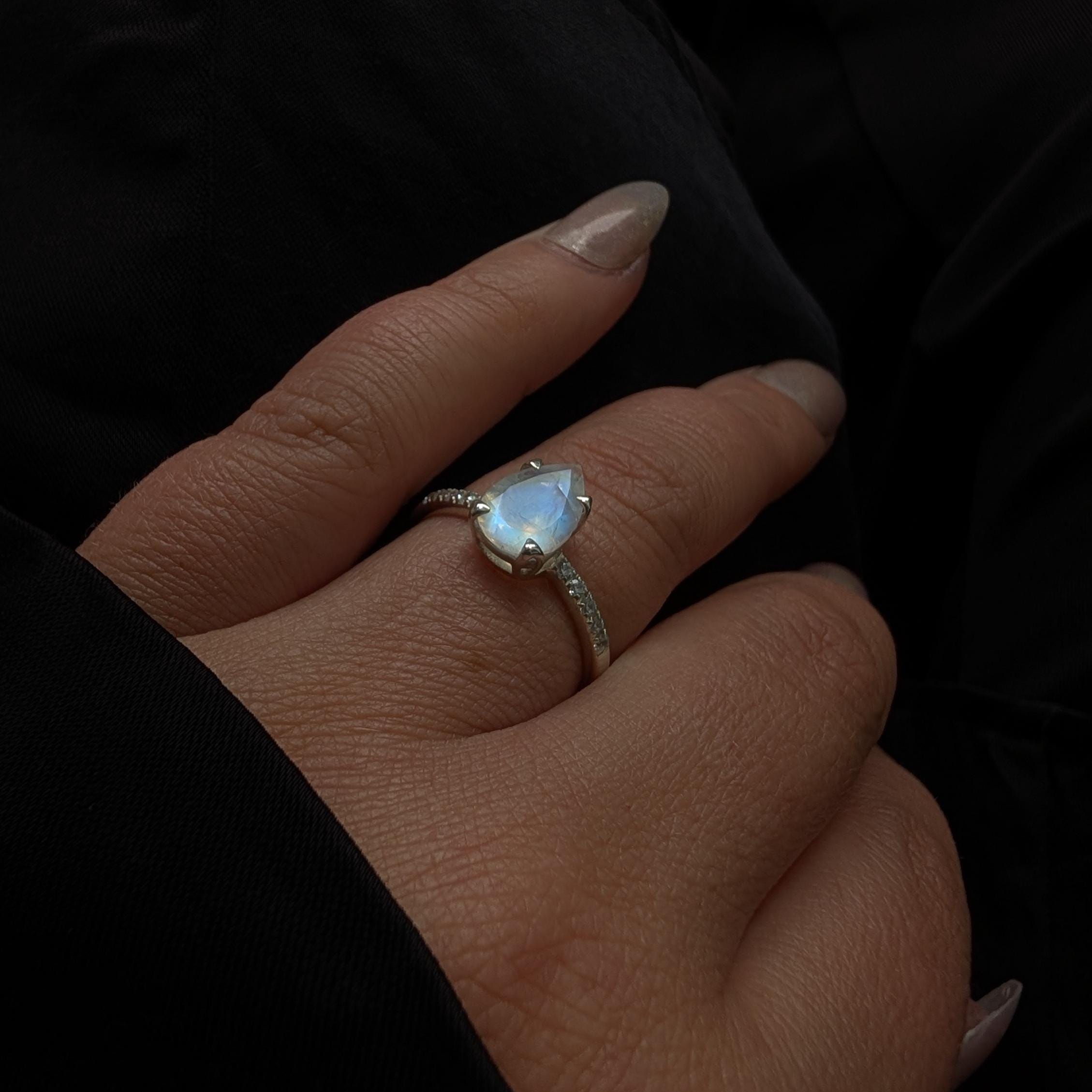 Large natural rainbow moonstone and white topaz ring | 925 Sterling Silver