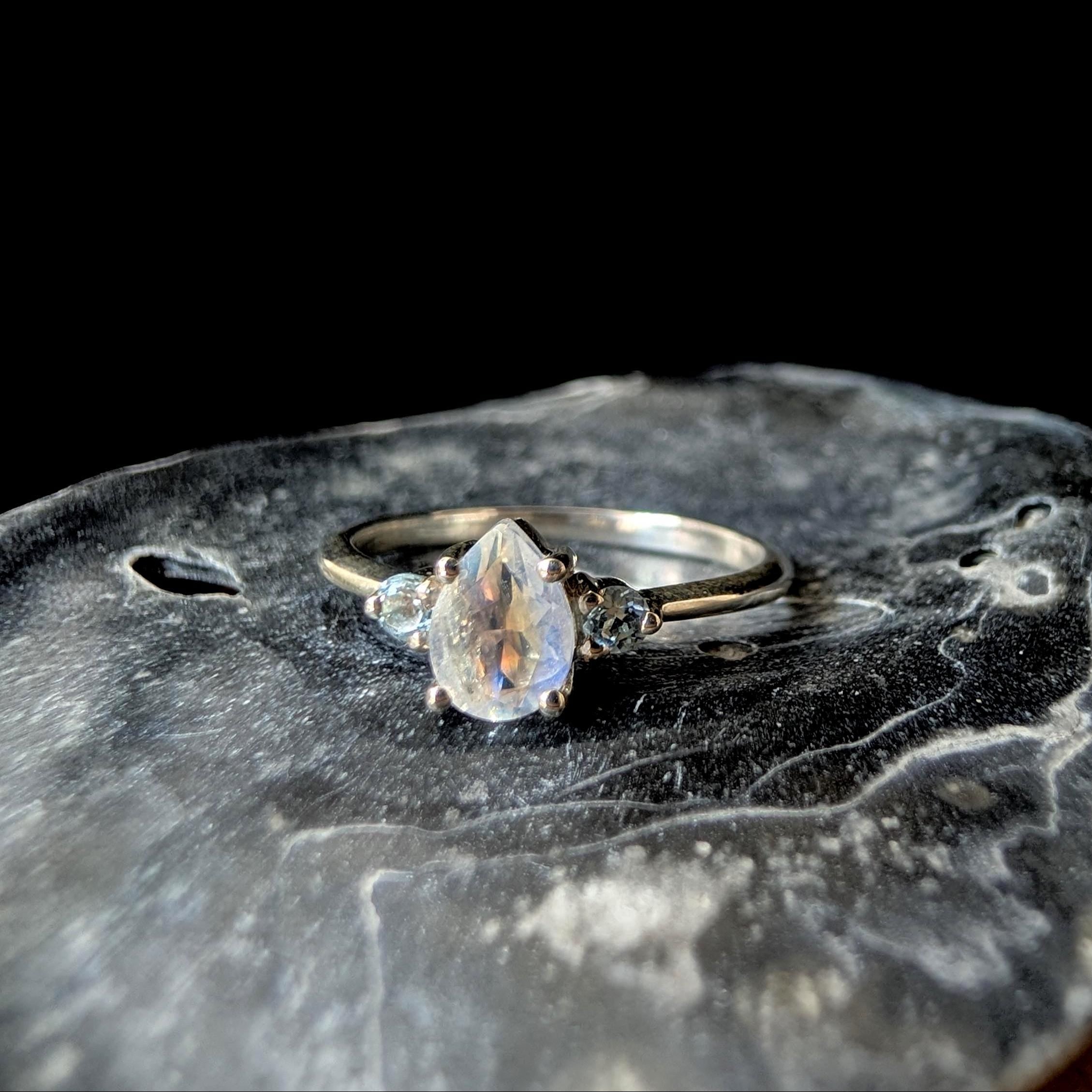 Elegant rainbow moonstone & white topaz ring | 925 Sterling Silver