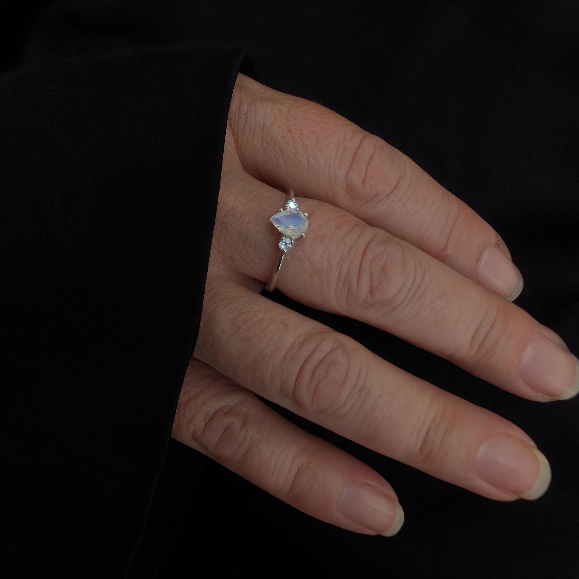Elegant rainbow moonstone & white topaz ring | 925 Sterling Silver