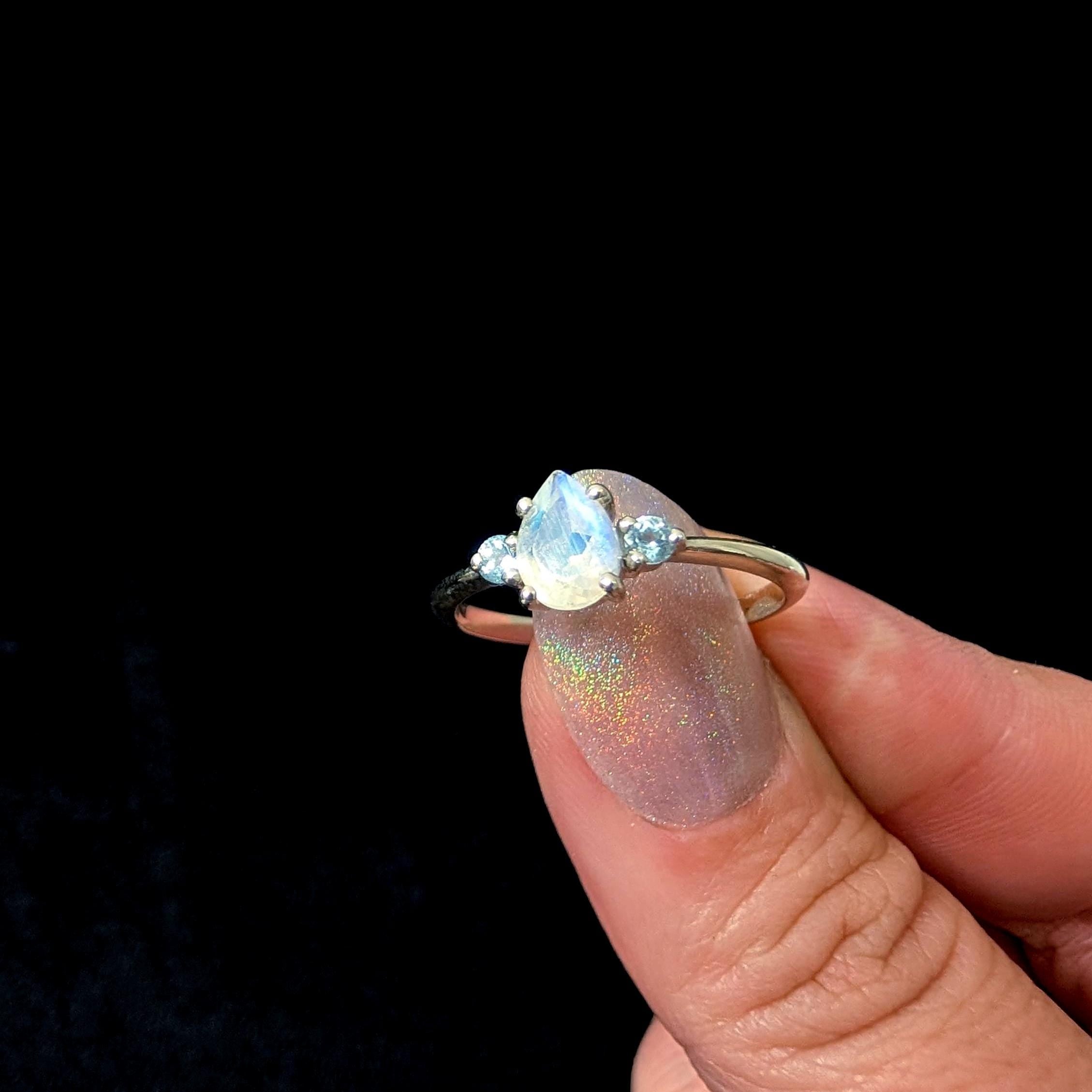 Elegant rainbow moonstone & white topaz ring | 925 Sterling Silver