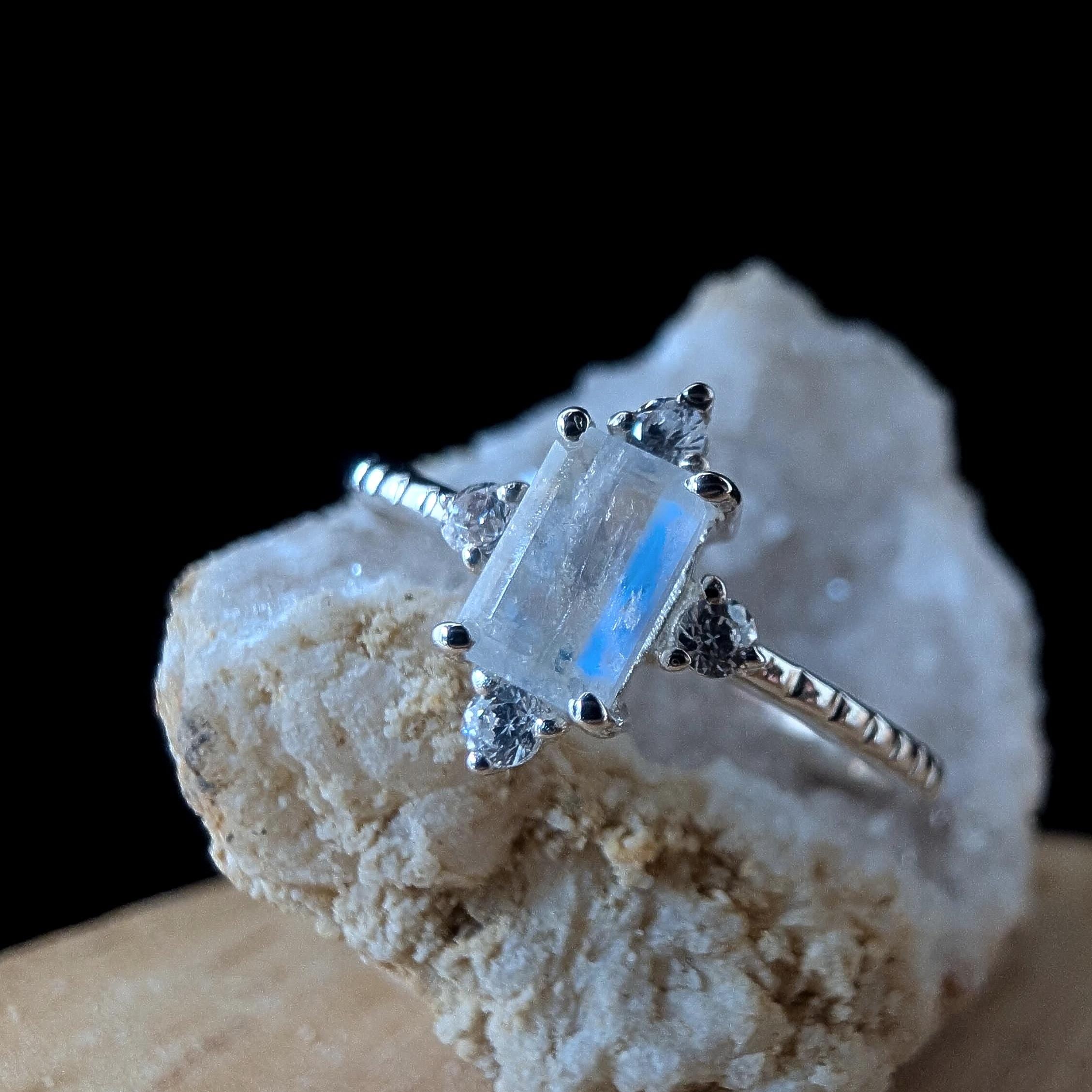 Large rainbow moonstone statement ring | 925 Sterling Silver