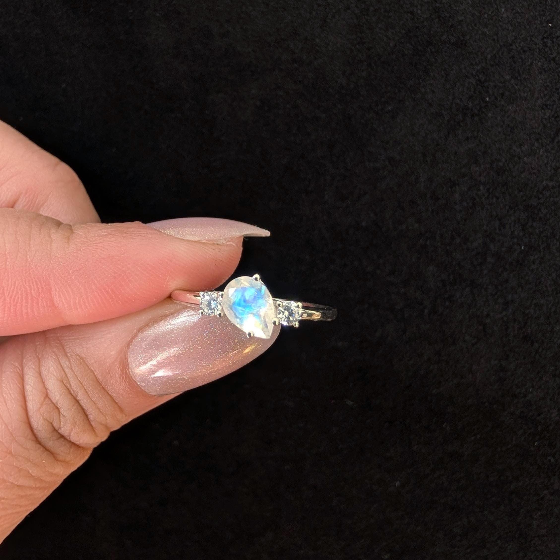 Pear rainbow moonstone and white topaz ring | 925 Sterling Silver