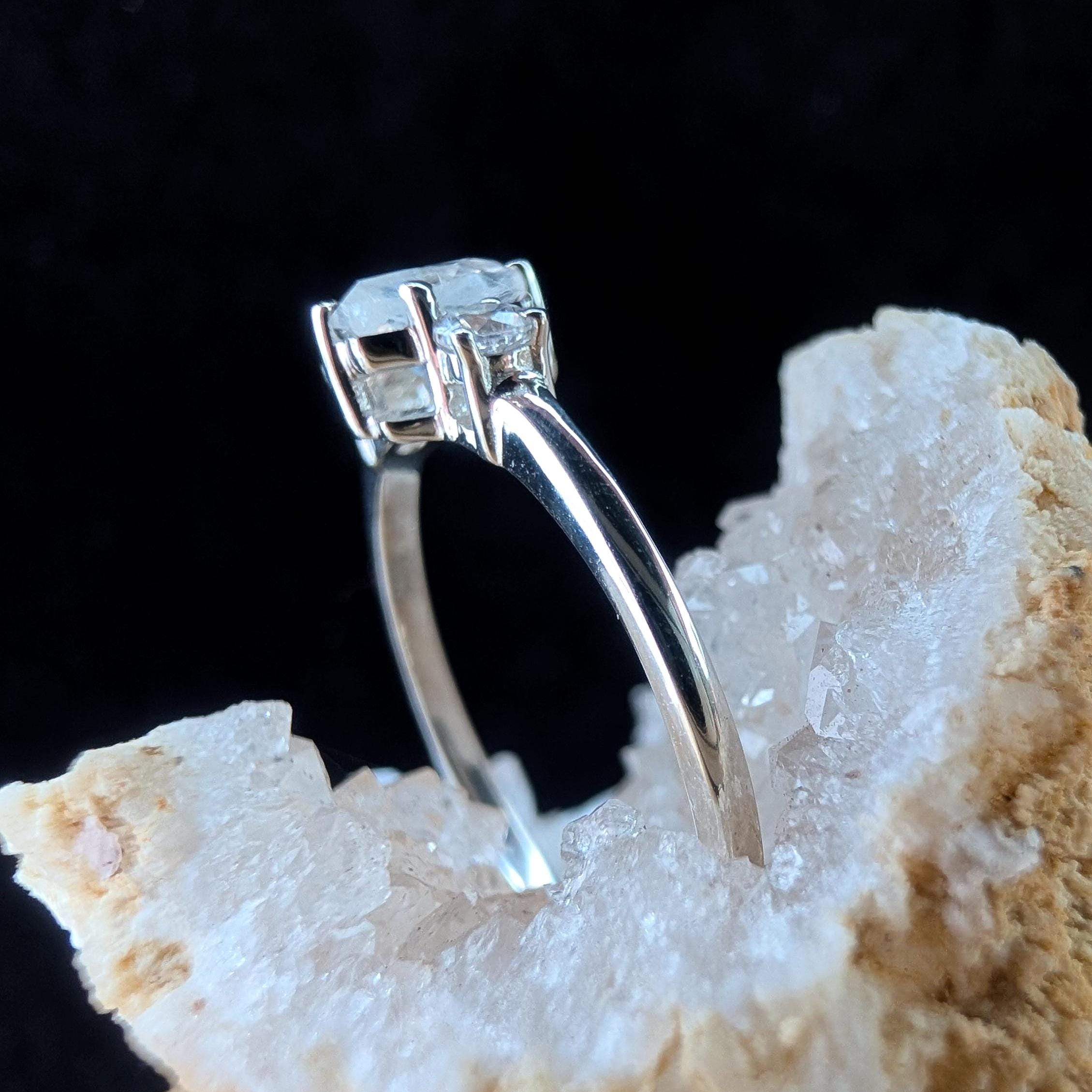 Pear rainbow moonstone and white topaz ring | 925 Sterling Silver