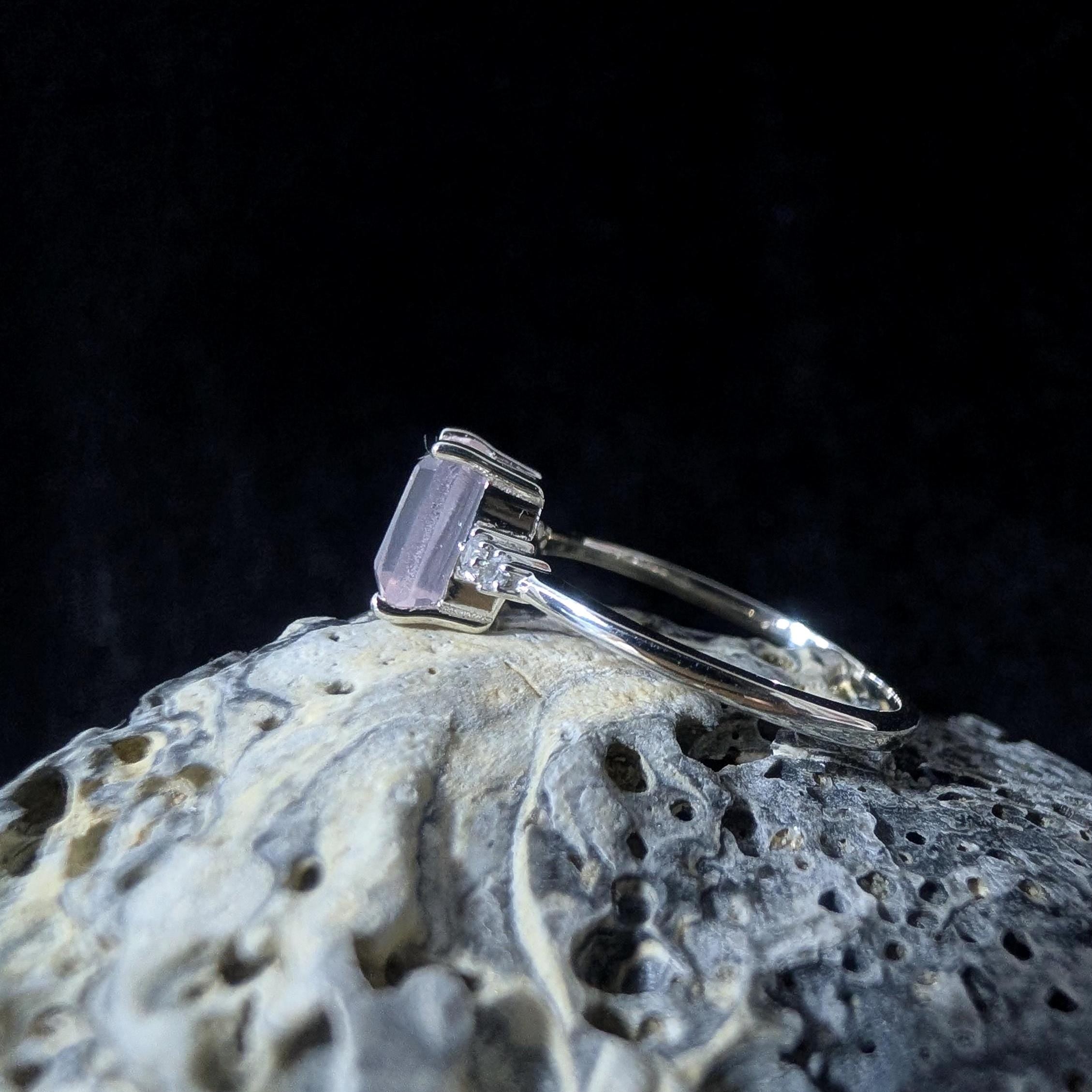 Elegant natural pink quartz and white topaz ring | 925 sterling silver