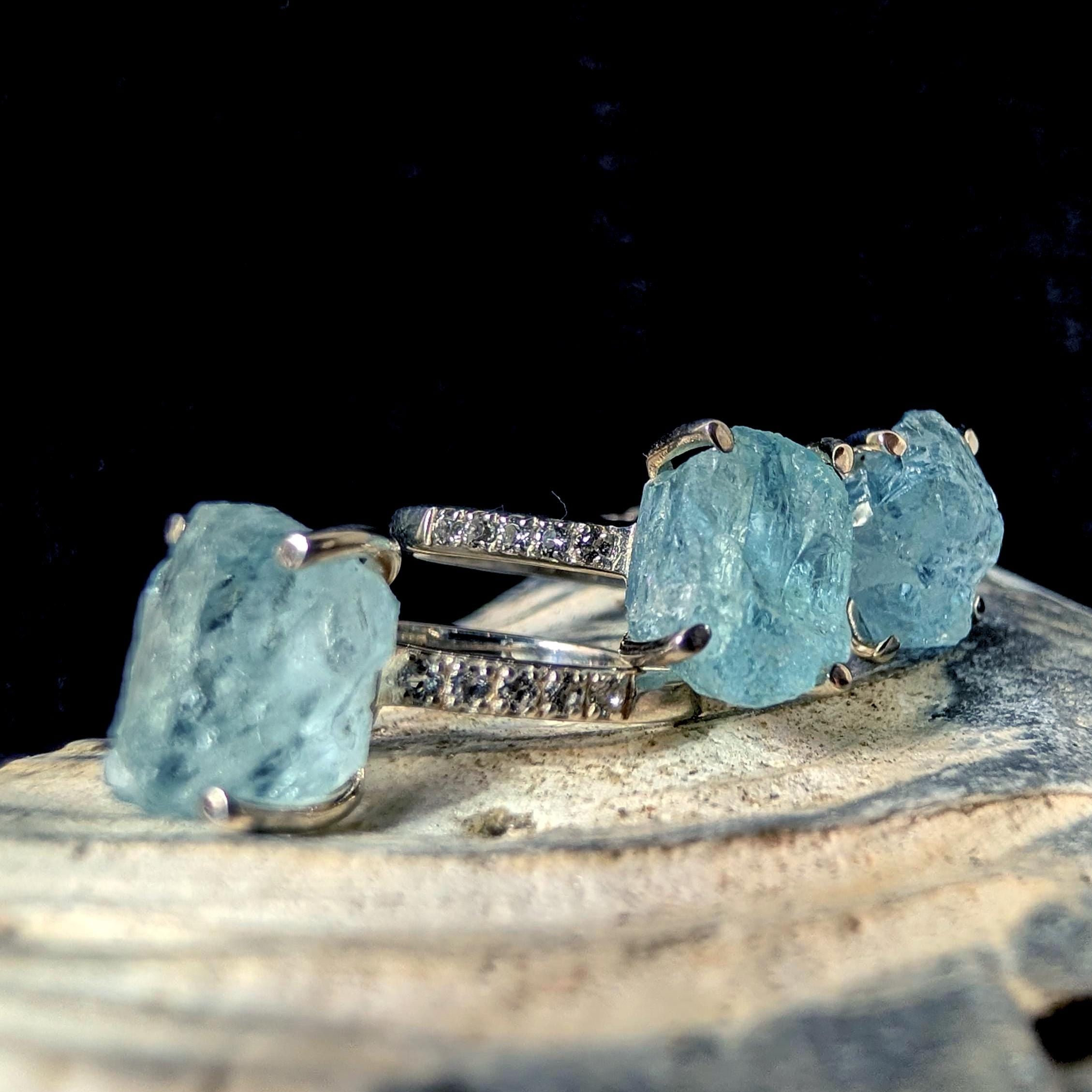 Raw natural aquamarine and white topaz ring | 925 sterling silver