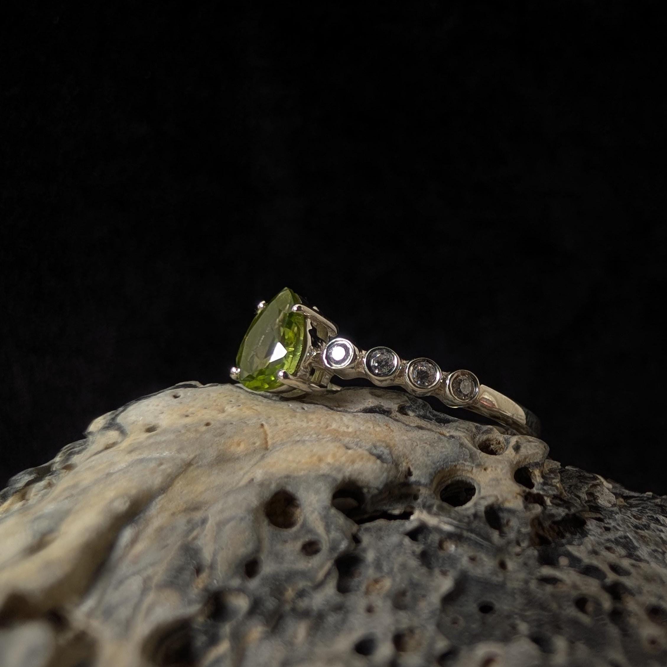 Peridot statement ring | 925 Sterling Silver