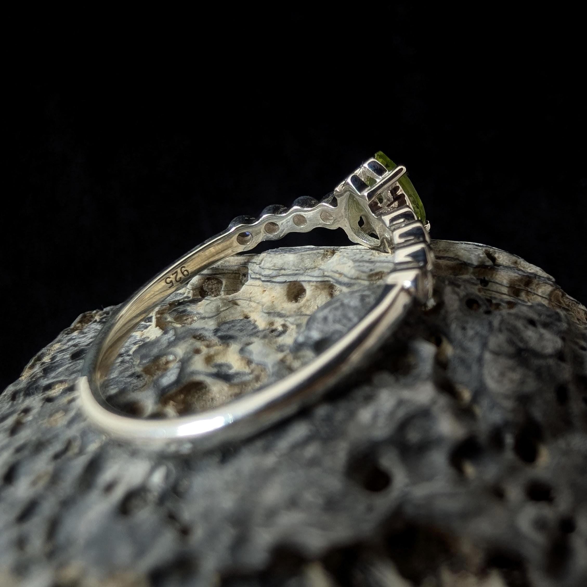 Peridot statement ring | 925 Sterling Silver