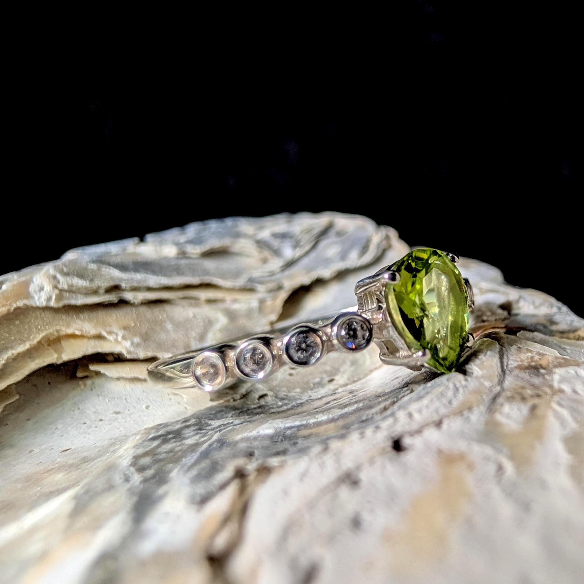 Peridot statement ring | 925 Sterling Silver