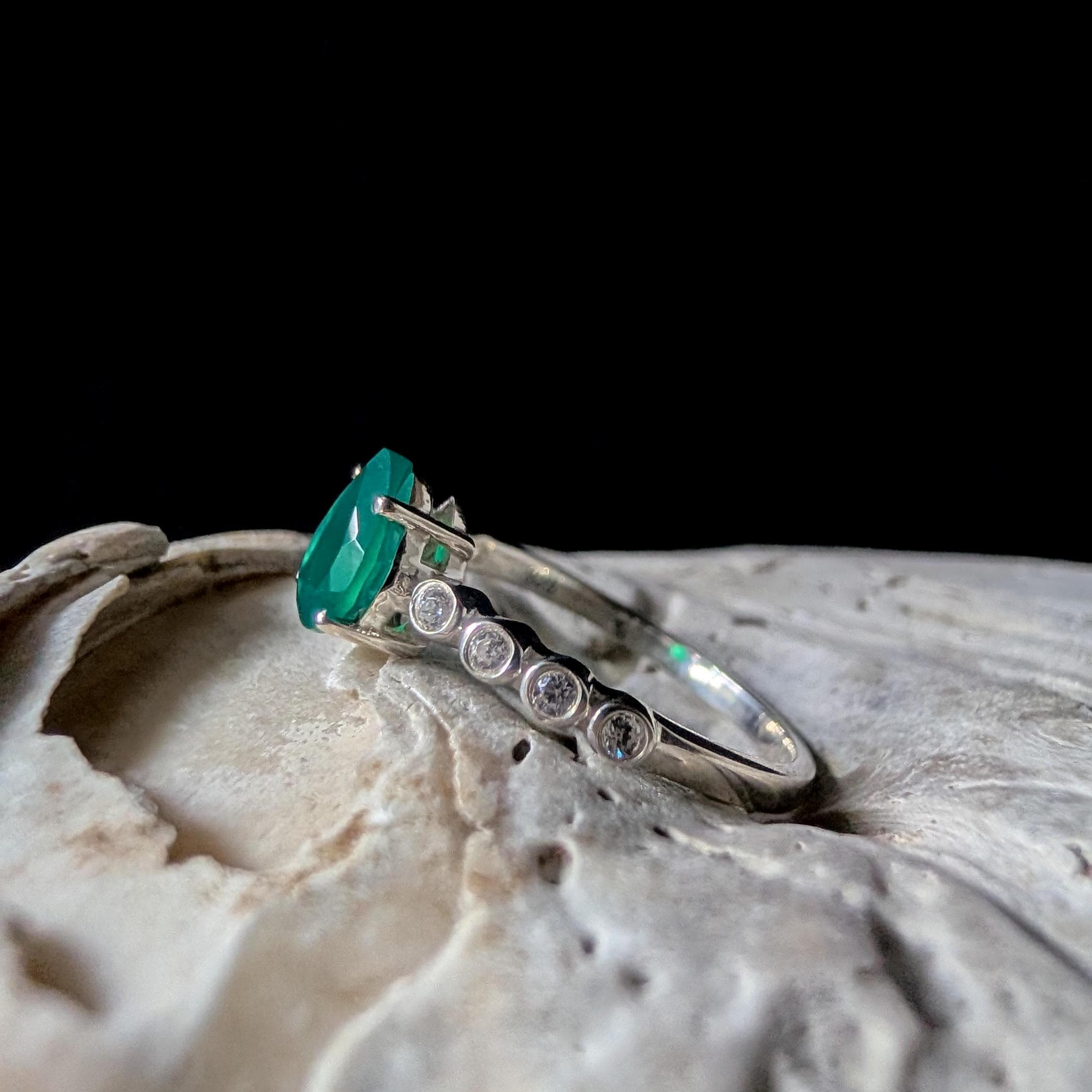 Statement green onyx and white topaz ring | 925 sterling silver