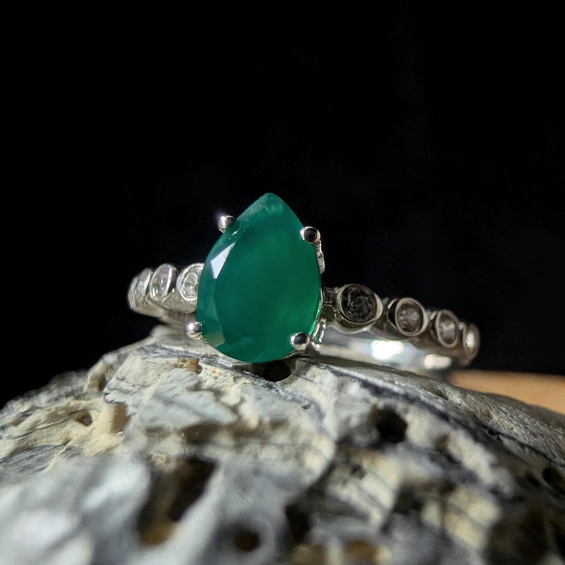 Statement green onyx and white topaz ring | 925 sterling silver