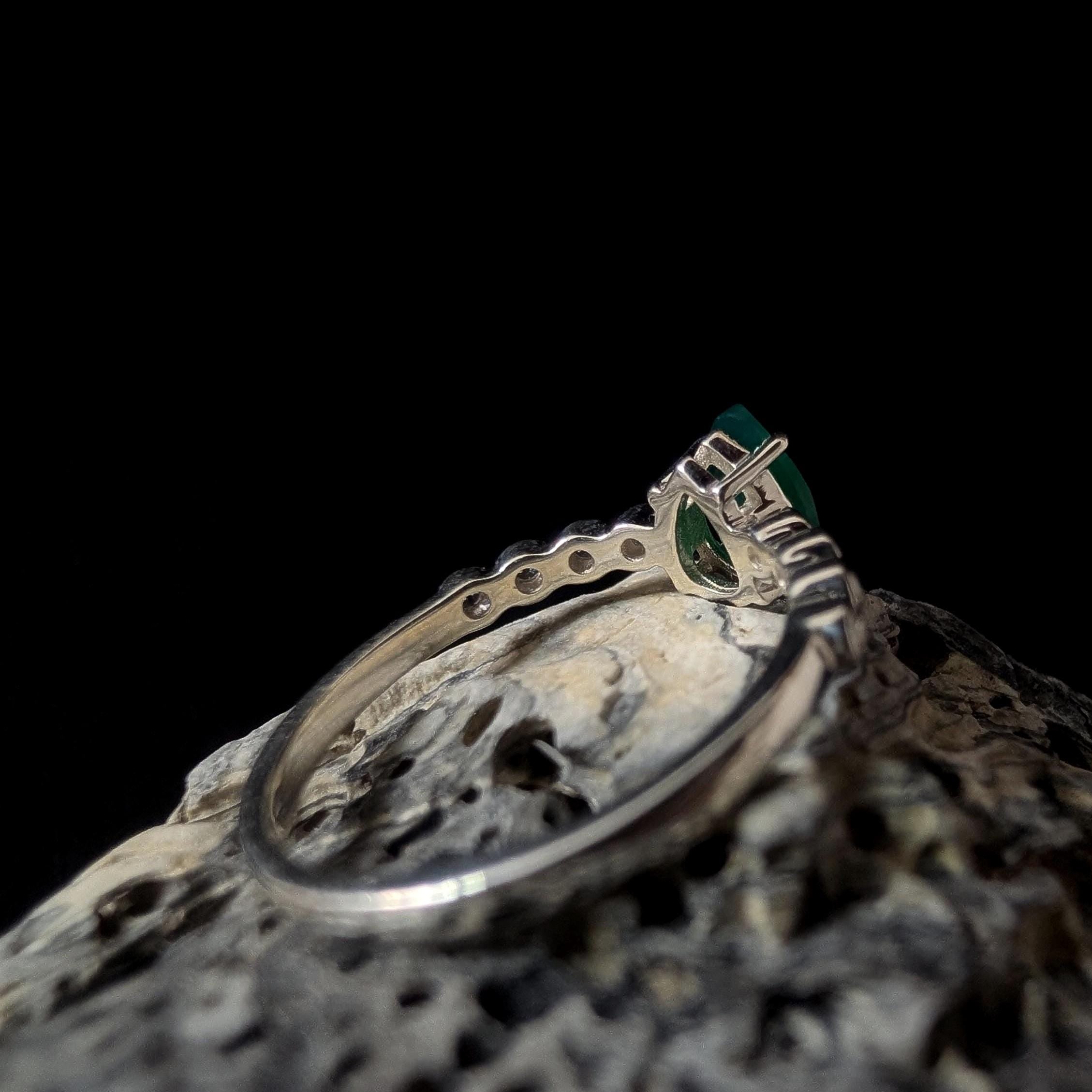 Statement green onyx and white topaz ring | 925 sterling silver