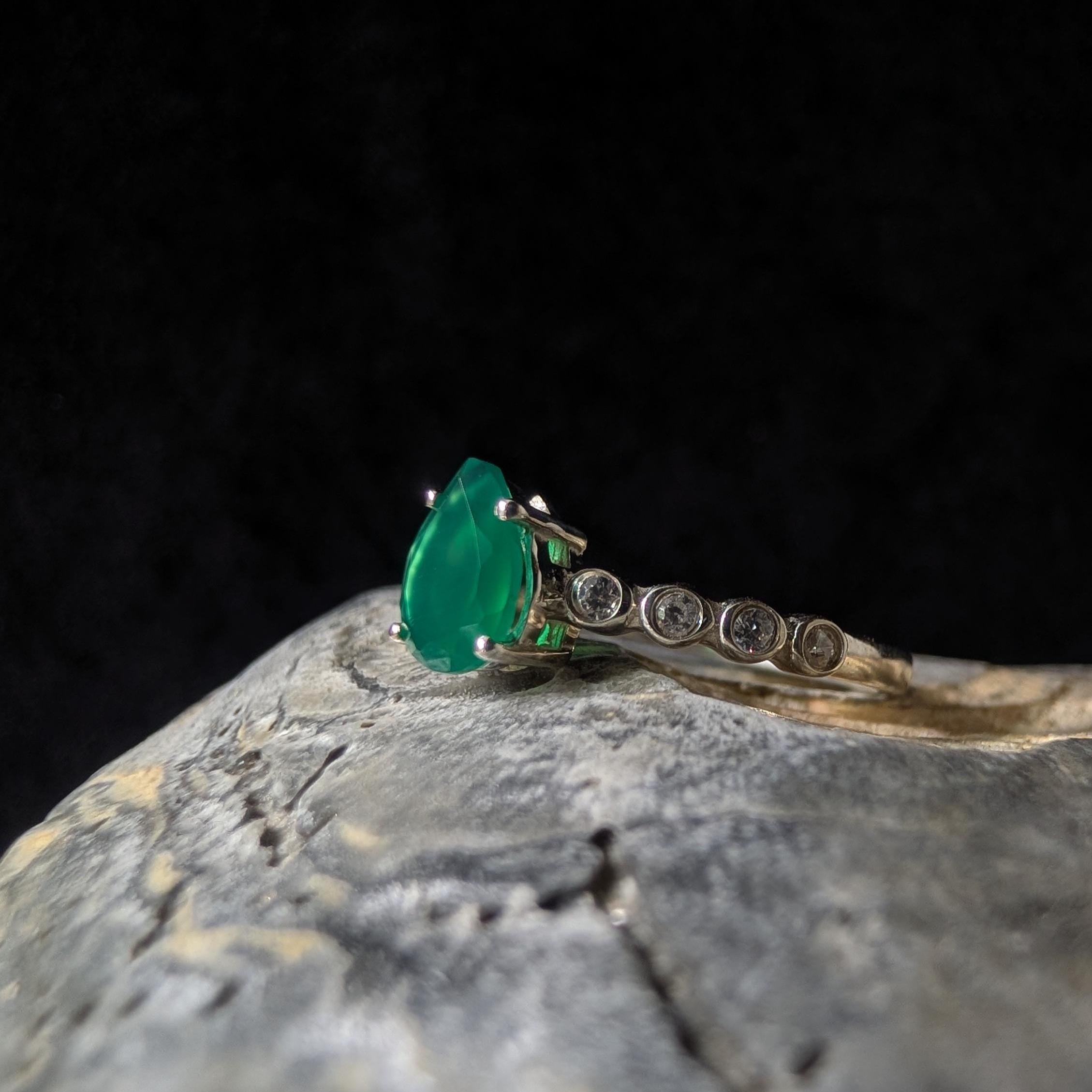 Statement green onyx and white topaz ring | 925 sterling silver
