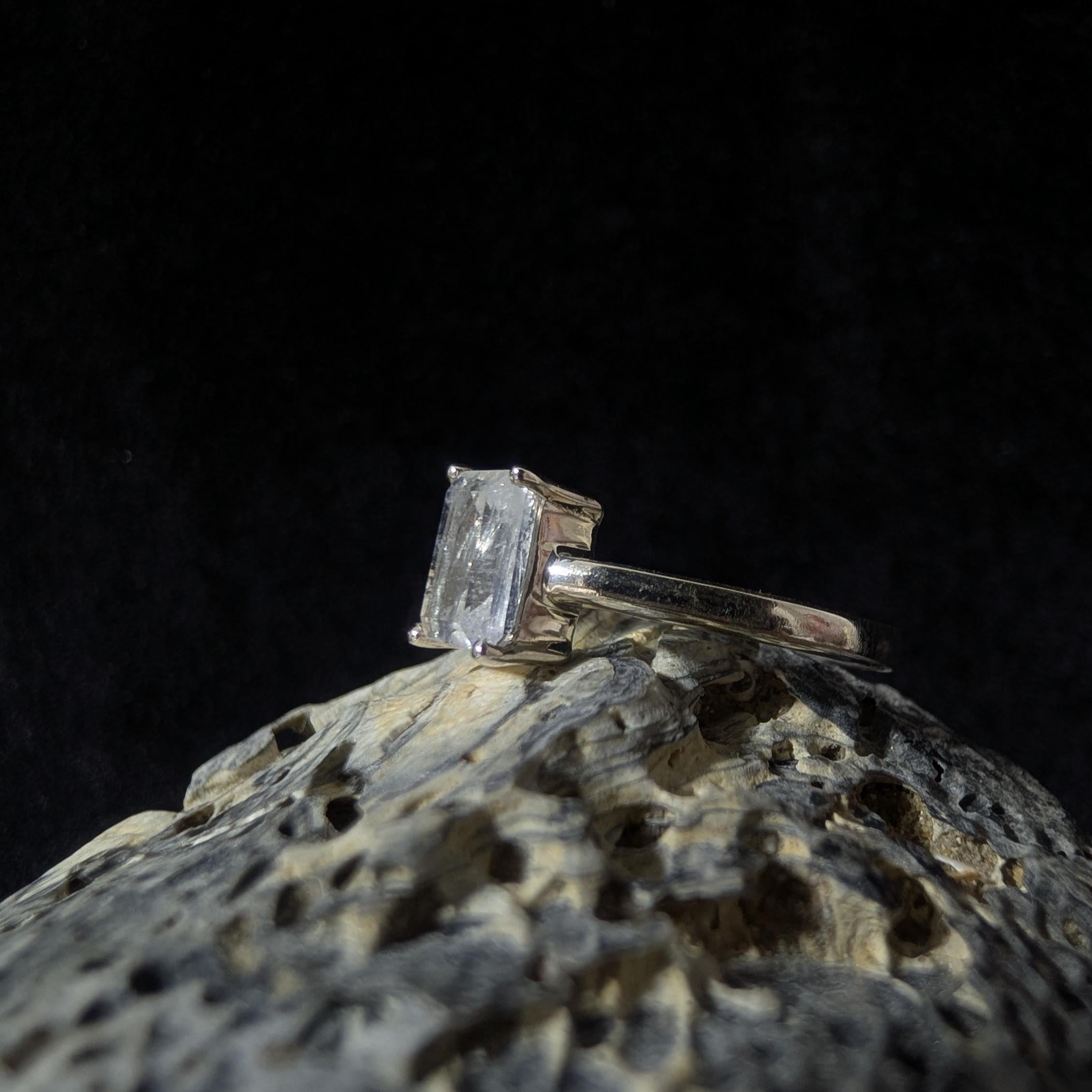 Elegant rainbow moonstone ring | 925 Sterling Silver