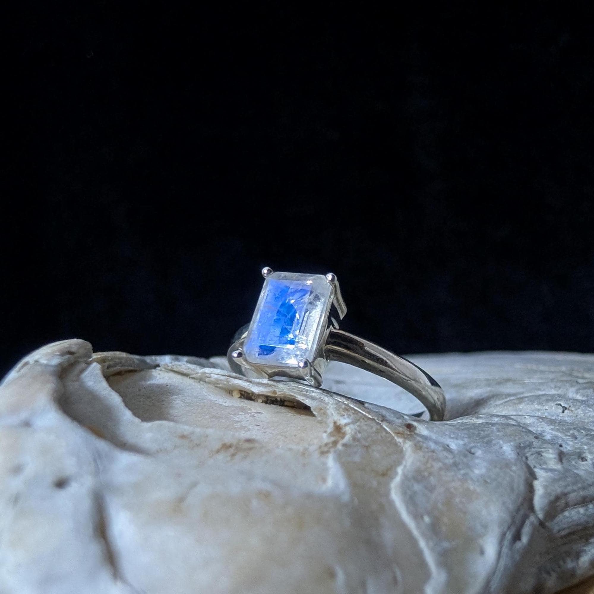 Elegant rainbow moonstone ring | 925 Sterling Silver
