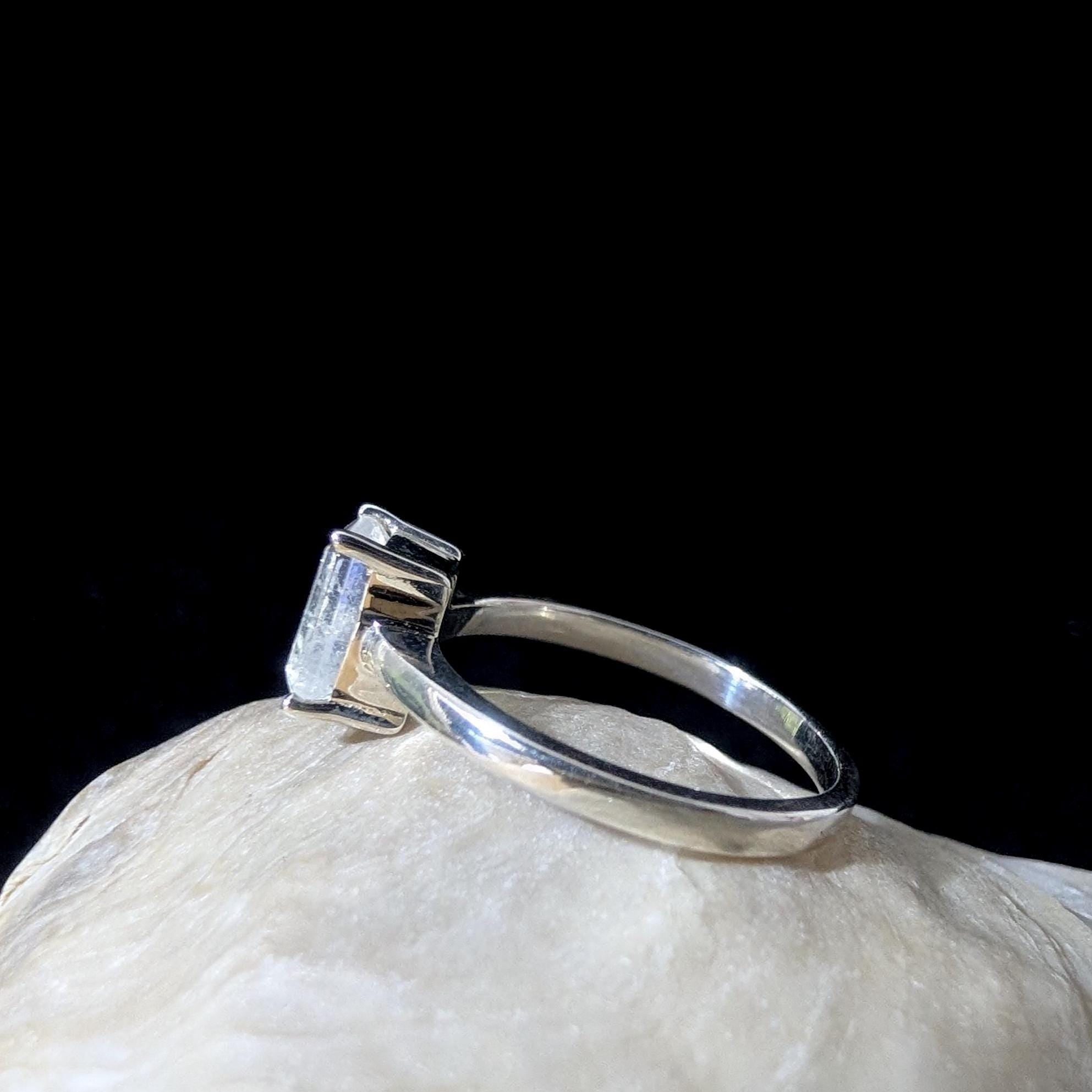 Elegant rainbow moonstone ring | 925 Sterling Silver