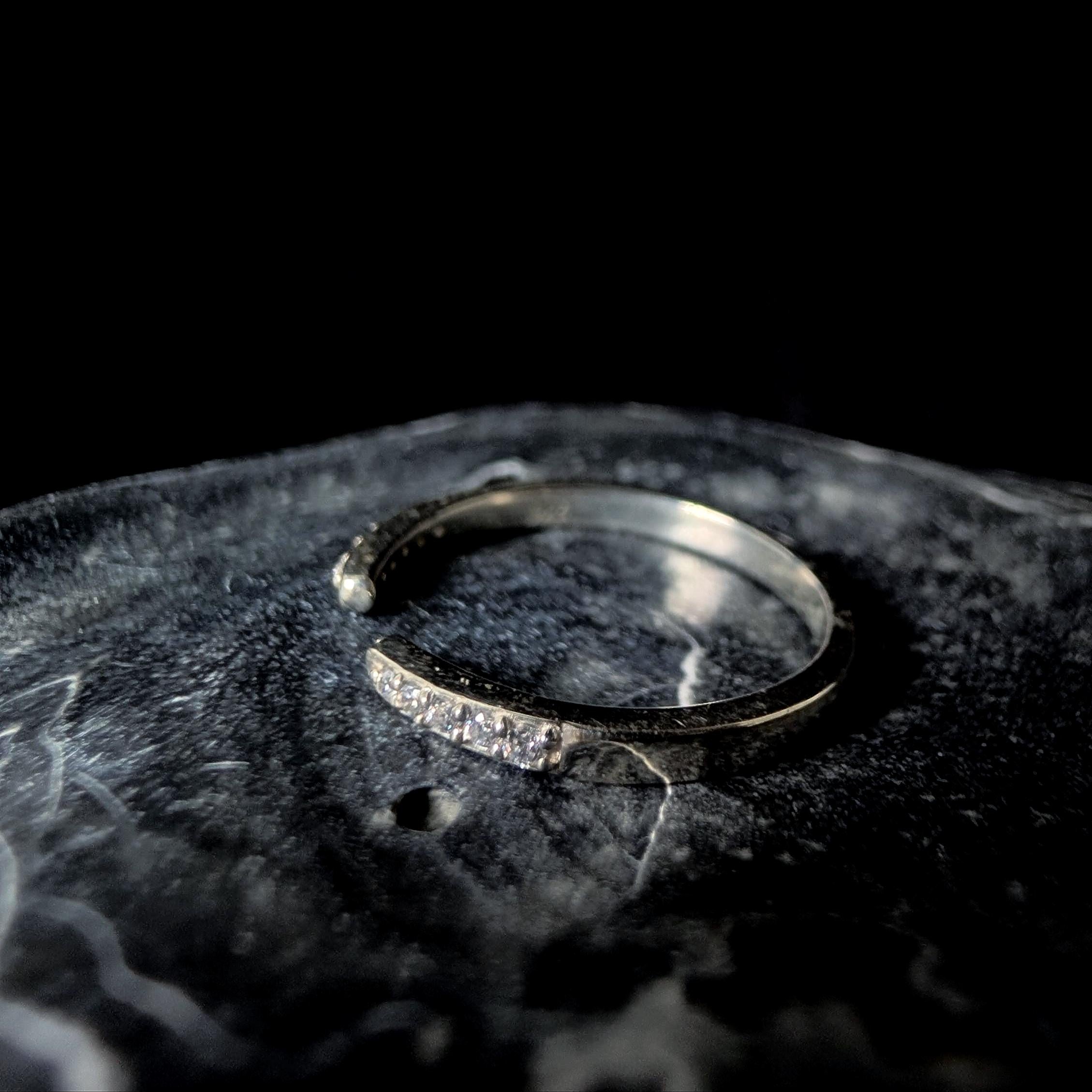 White topaz minimalist ring with gap | 925 Sterling Silver